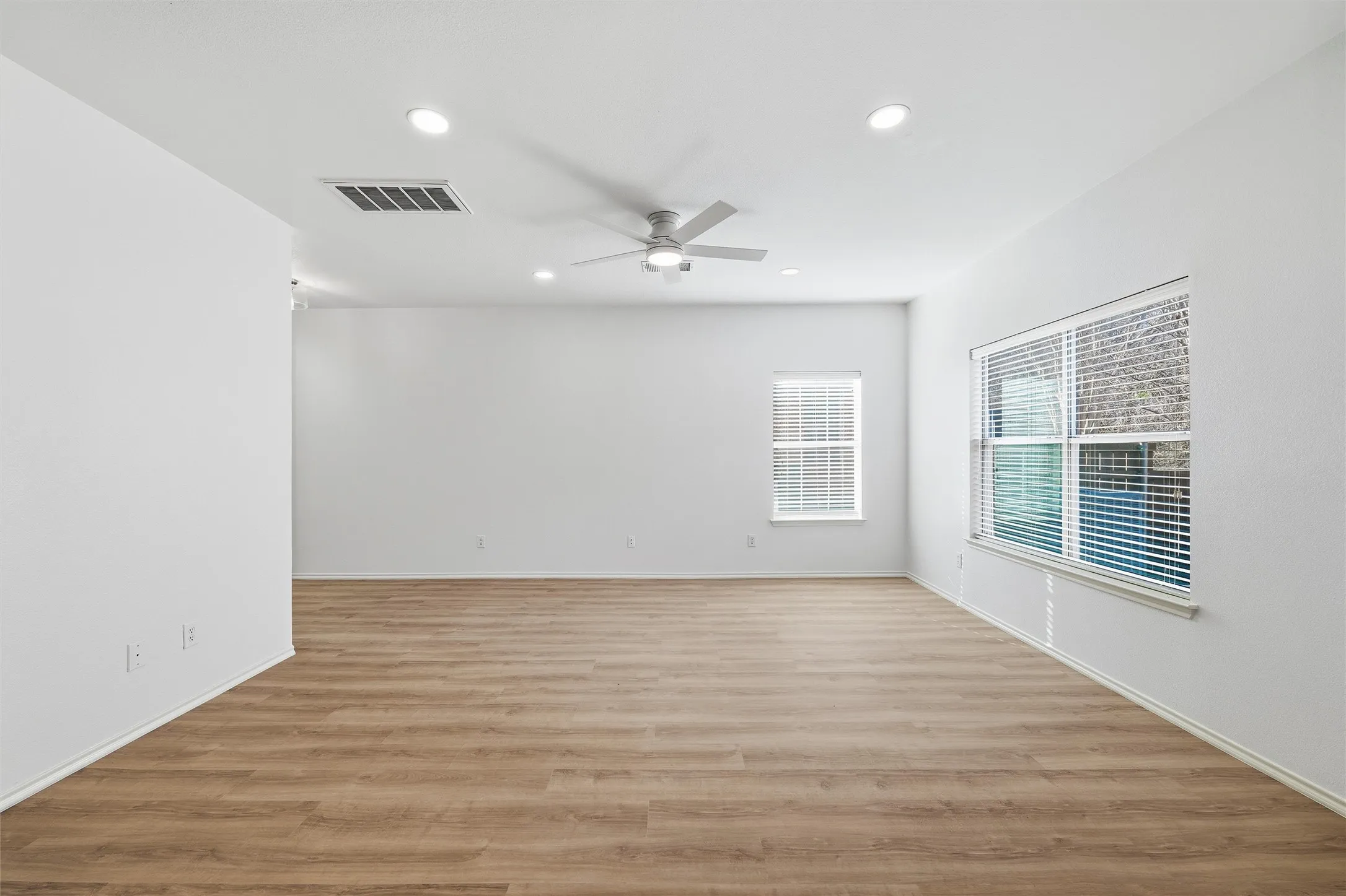 Townhouse For Sale in Collin County , 3221 Judge Holland Lane, Plano, Texas 75025, 3 Bedroom, 3 Bathroom, 2 Garage spaces, 1,597 Sqft, built in 2004, Price $339,000, mls#21152148, Real Estate Agent in Plano, Homes For Sale in Collin county, Homes For Sale in Plano, Realtor in Plano Texas, Real Estate Brokerage Independent Realty Texas, Luminita Cordes Realtor