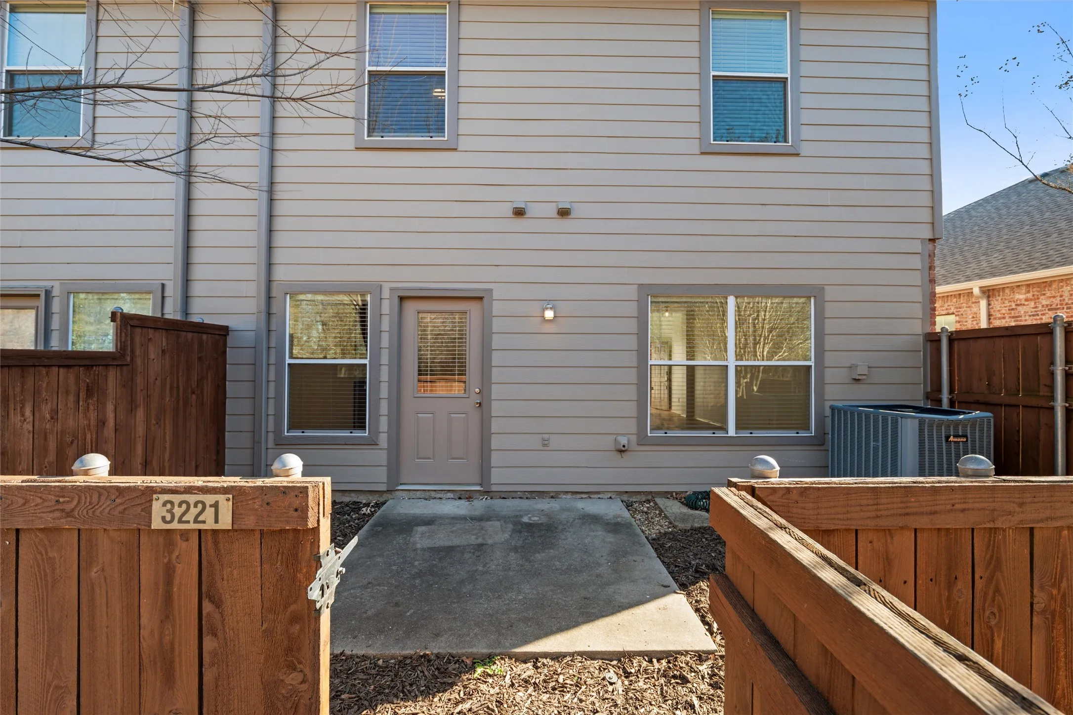 Townhouse For Sale in Collin County , 3221 Judge Holland Lane, Plano, Texas 75025, 3 Bedroom, 3 Bathroom, 2 Garage spaces, 1,597 Sqft, built in 2004, Price $339,000, mls#21152148, Real Estate Agent in Plano, Homes For Sale in Collin county, Homes For Sale in Plano, Realtor in Plano Texas, Real Estate Brokerage Independent Realty Texas, Luminita Cordes Realtor
