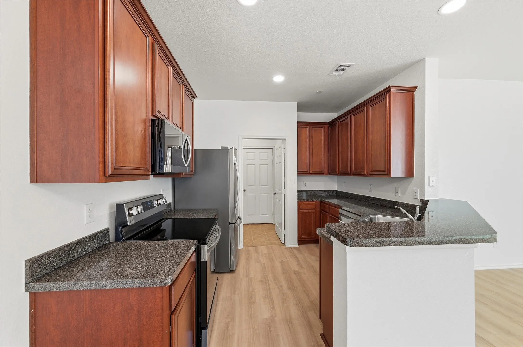 Townhouse For Sale in Collin County , 3221 Judge Holland Lane, Plano, Texas 75025, 3 Bedroom, 3 Bathroom, 2 Garage spaces, 1,597 Sqft, built in 2004, Price $339,000, mls#21152148, Real Estate Agent in Plano, Homes For Sale in Collin county, Homes For Sale in Plano, Realtor in Plano Texas, Real Estate Brokerage Independent Realty Texas, Luminita Cordes Realtor