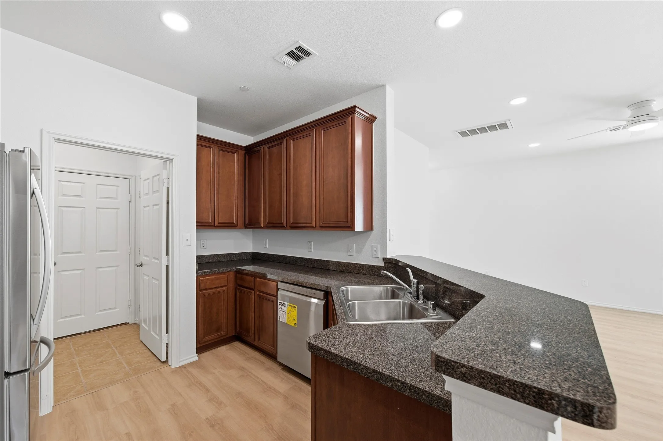 Townhouse For Sale in Collin County , 3221 Judge Holland Lane, Plano, Texas 75025, 3 Bedroom, 3 Bathroom, 2 Garage spaces, 1,597 Sqft, built in 2004, Price $339,000, mls#21152148, Real Estate Agent in Plano, Homes For Sale in Collin county, Homes For Sale in Plano, Realtor in Plano Texas, Real Estate Brokerage Independent Realty Texas, Luminita Cordes Realtor