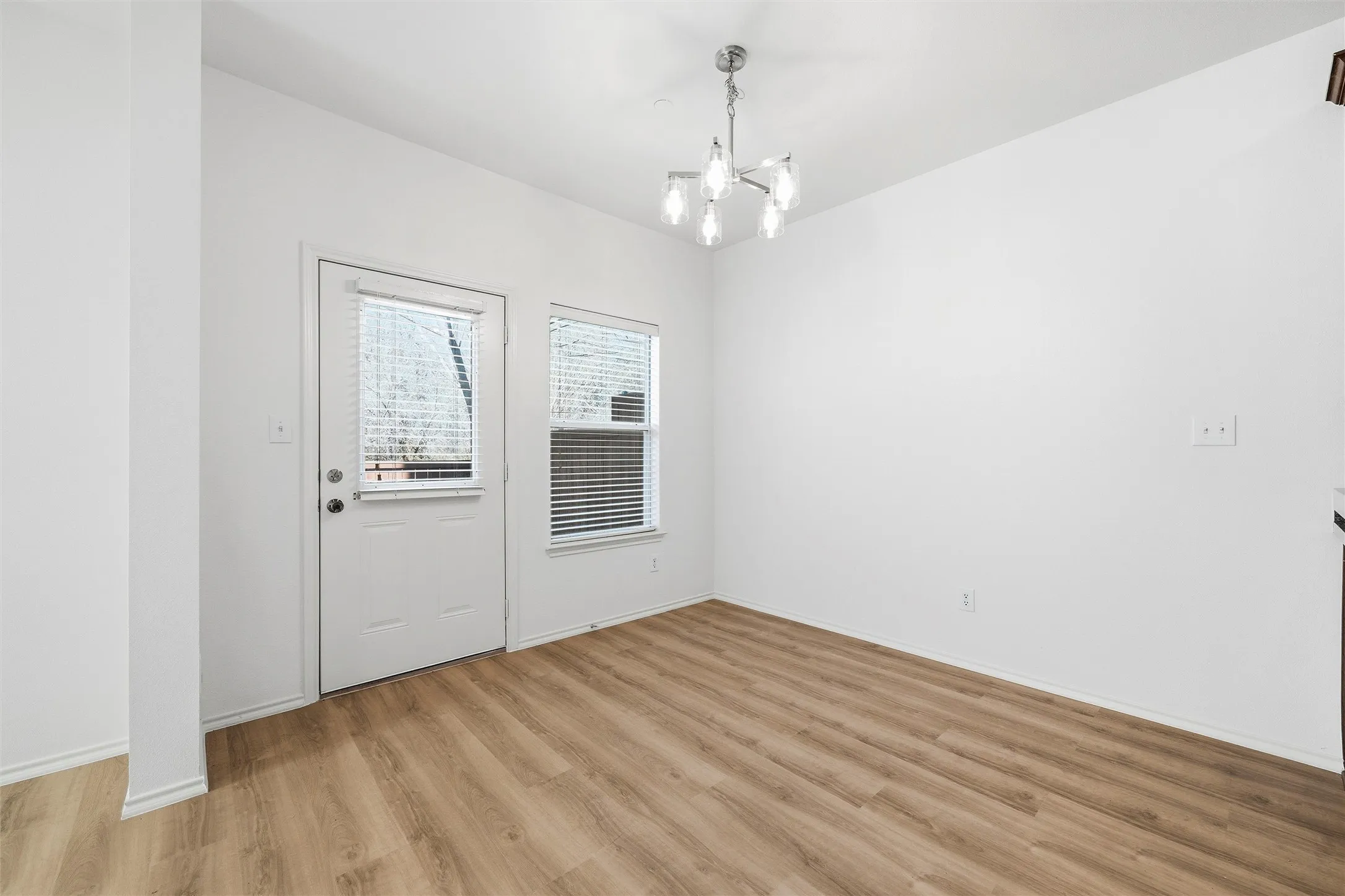 Townhouse For Sale in Collin County , 3221 Judge Holland Lane, Plano, Texas 75025, 3 Bedroom, 3 Bathroom, 2 Garage spaces, 1,597 Sqft, built in 2004, Price $339,000, mls#21152148, Real Estate Agent in Plano, Homes For Sale in Collin county, Homes For Sale in Plano, Realtor in Plano Texas, Real Estate Brokerage Independent Realty Texas, Luminita Cordes Realtor