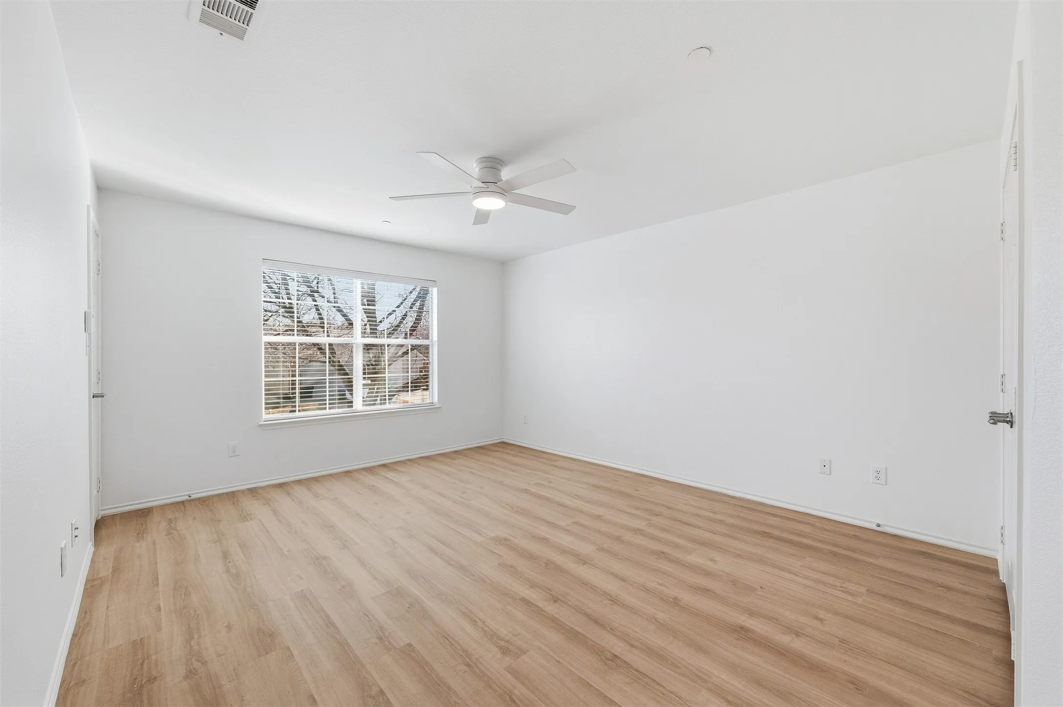 Townhouse For Sale in Collin County , 3221 Judge Holland Lane, Plano, Texas 75025, 3 Bedroom, 3 Bathroom, 2 Garage spaces, 1,597 Sqft, built in 2004, Price $339,000, mls#21152148, Real Estate Agent in Plano, Homes For Sale in Collin county, Homes For Sale in Plano, Realtor in Plano Texas, Real Estate Brokerage Independent Realty Texas, Luminita Cordes Realtor