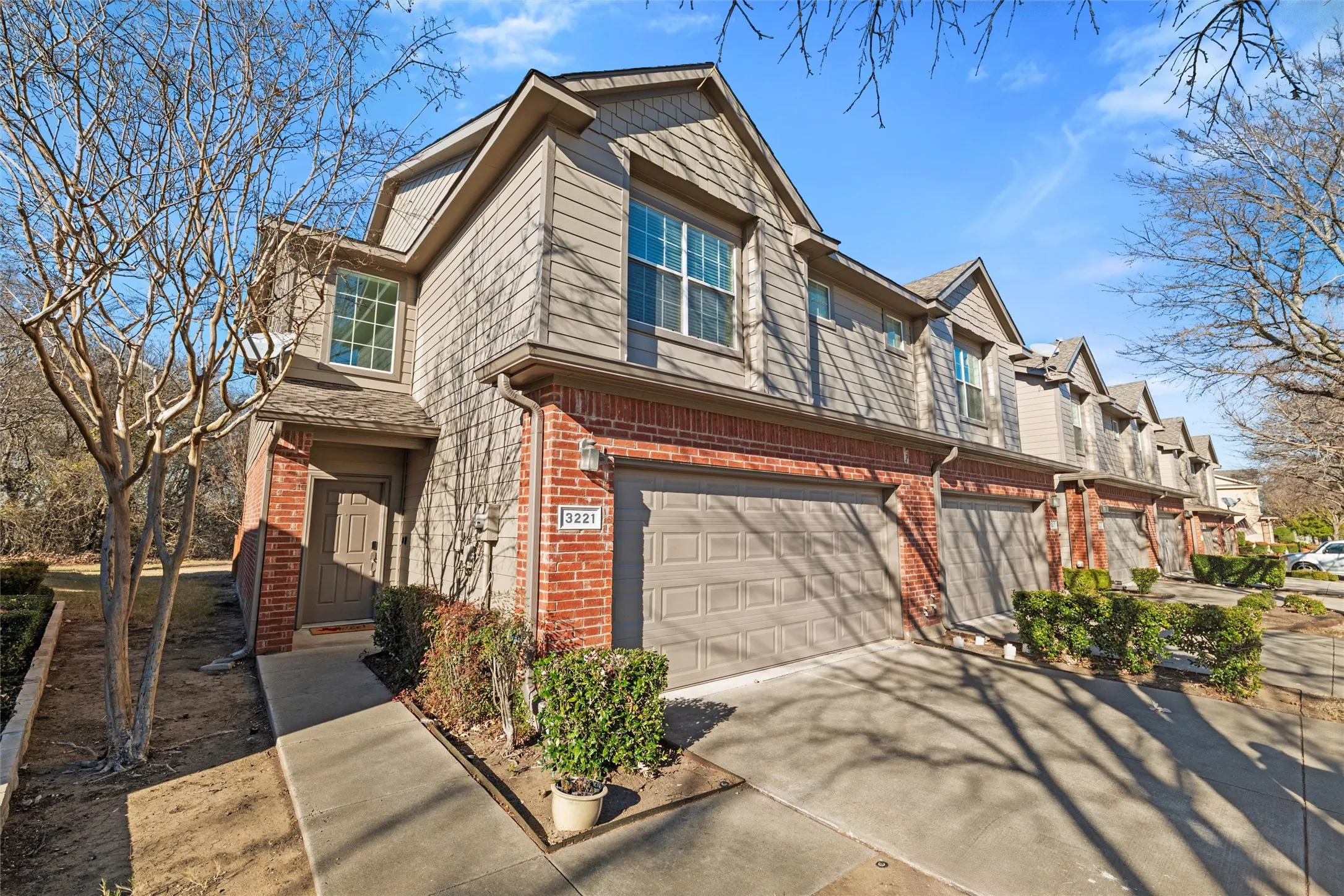 Townhouse For Sale in Collin County , 3221 Judge Holland Lane, Plano, Texas 75025, 3 Bedroom, 3 Bathroom, 2 Garage spaces, 1,597 Sqft, built in 2004, Price $339,000, mls#21152148, Real Estate Agent in Plano, Homes For Sale in Collin county, Homes For Sale in Plano, Realtor in Plano Texas, Real Estate Brokerage Independent Realty Texas, Luminita Cordes Realtor