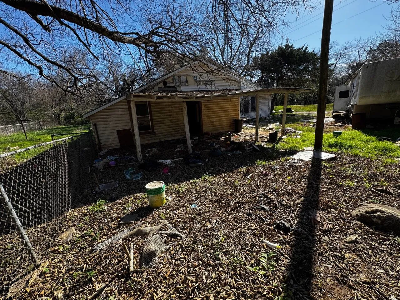 Single Family Residence For Sale in Limestone County , 406 S 2nd Street, Tehuacana, Texas 76635, 2 Bedrooms, 2 Bathrooms, 1 Garage spaces, 2,282 Sqft, built in 1985, Price $59,000, mls#21156339, Real Estate Agent in Tehuacana, Homes For Sale in Limestone county, Homes For Sale in Tehuacana, Realtor in Tehuacana Texas, Real Estate Brokerage Independent Realty Texas, Luminita Cordes Realtor