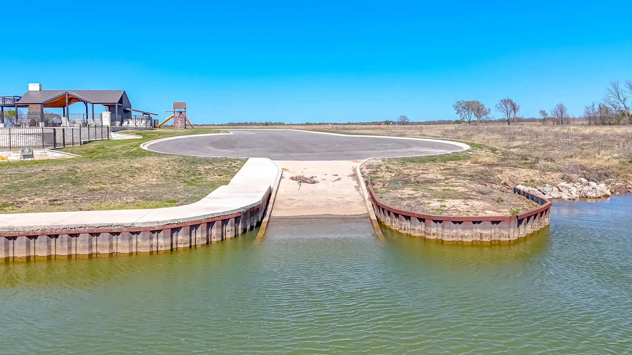 CommuPrivate community boat rampniBoat ramp