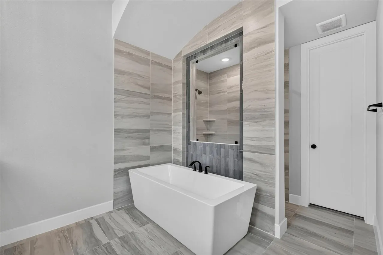 Single Family Residence For Sale in Rockwall County , 823 Montrose Drive, Rockwall, Texas 75087, 5 Bedroom, 7 Bathroom, 3 Garage spaces, 3,819 Sqft, built in 2026, New Construction - Incomplete, mls#21156235, Real Estate Agent in Rockwall, Homes For Sale in Rockwall county, Homes For Sale in Rockwall, Realtor in Rockwall Texas, Real Estate Brokerage Independent Realty Texas, Luminita Cordes Realtor