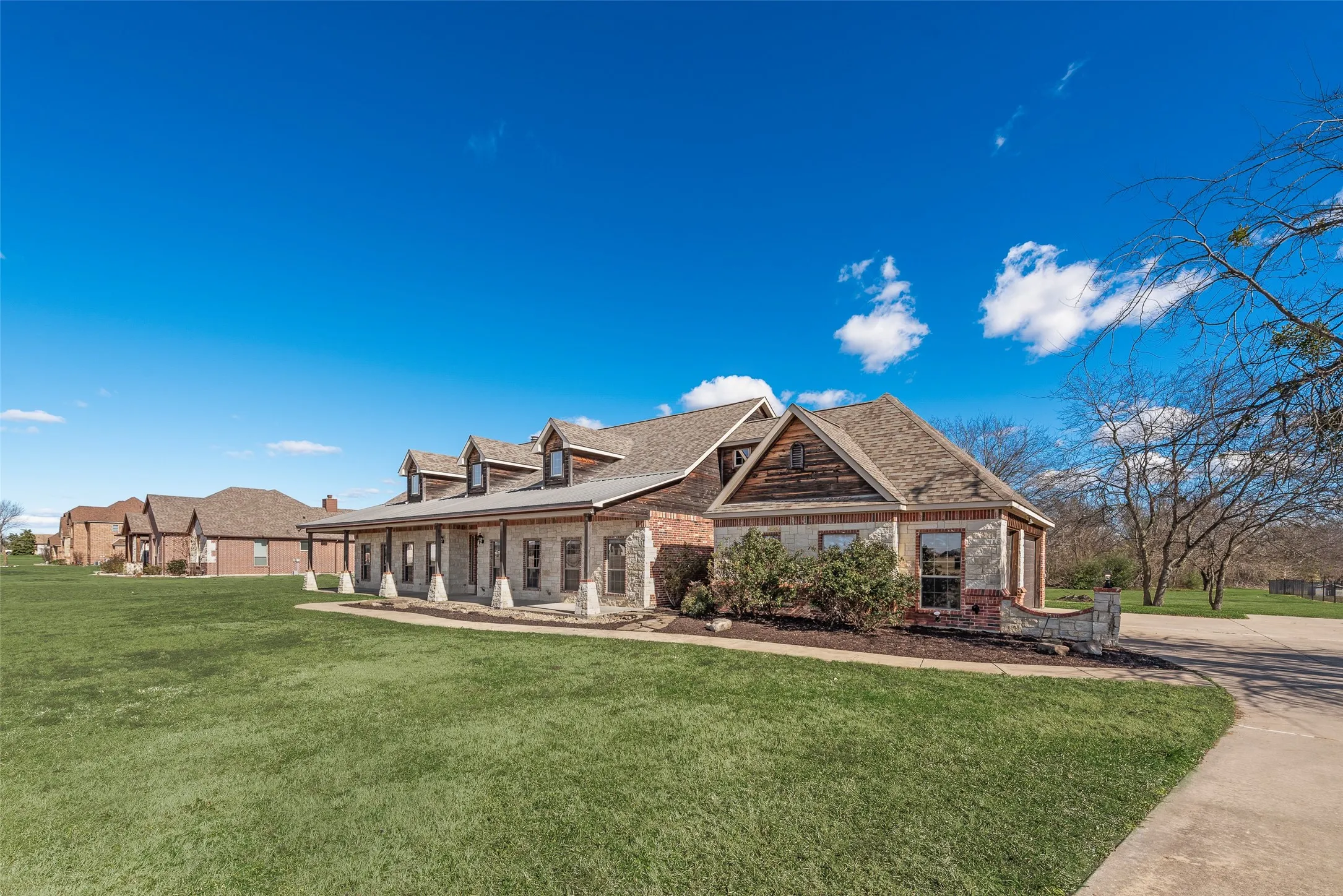 1088 Shadow Lakes Dr.