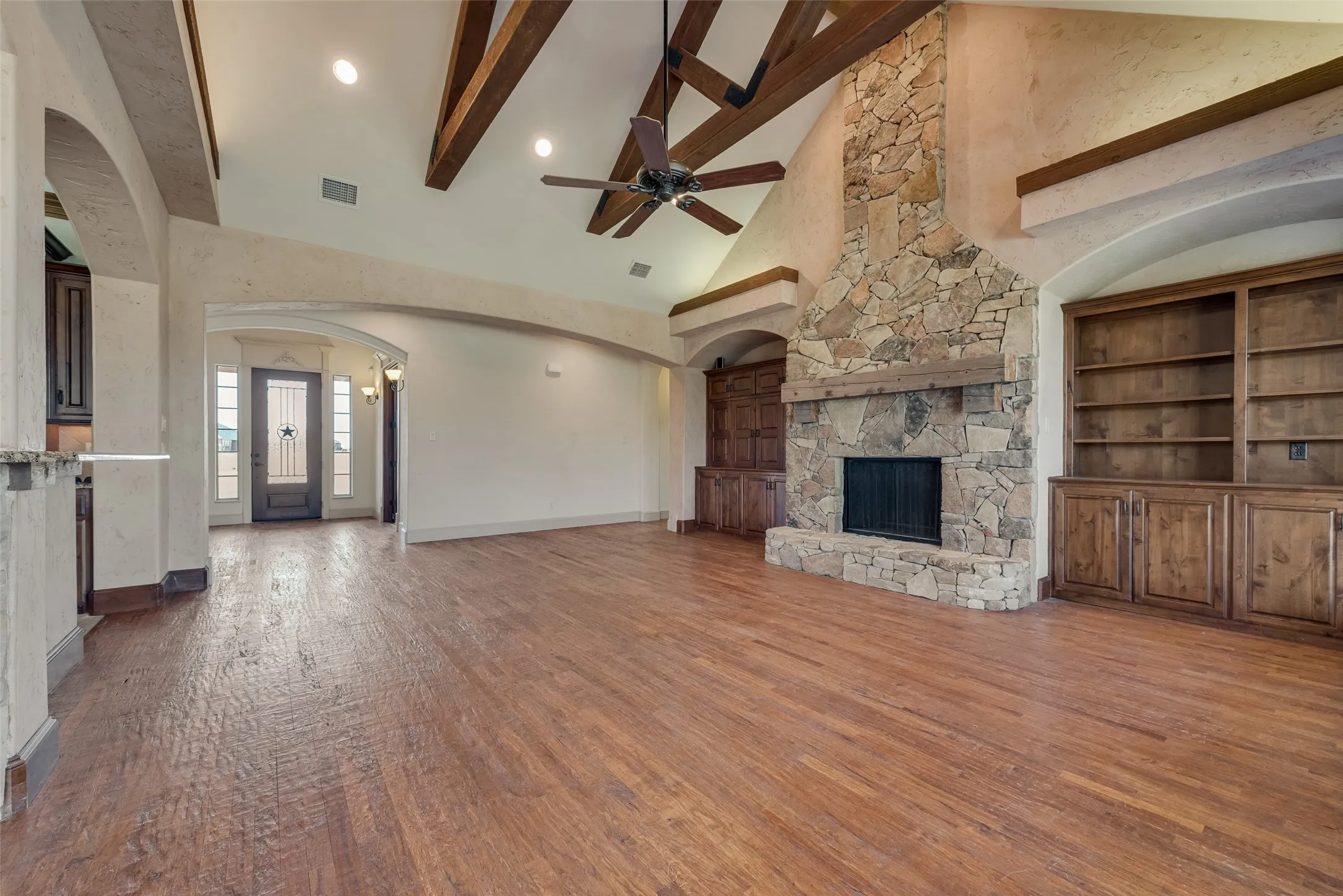 Single Family Residence For Sale in Kaufman County , 1088 SHADOW LAKES Drive, Wills Point, Texas 75169, 4 Bedroom, 3 Bathroom, 3 Garage spaces, 4,402 Sqft, built in 2007, Preowned, mls#21156093, Real Estate Agent in Wills Point, Homes For Sale in Kaufman county, Homes For Sale in Wills Point, Realtor in Wills Point Texas, Real Estate Brokerage Independent Realty Texas, Luminita Cordes Realtor