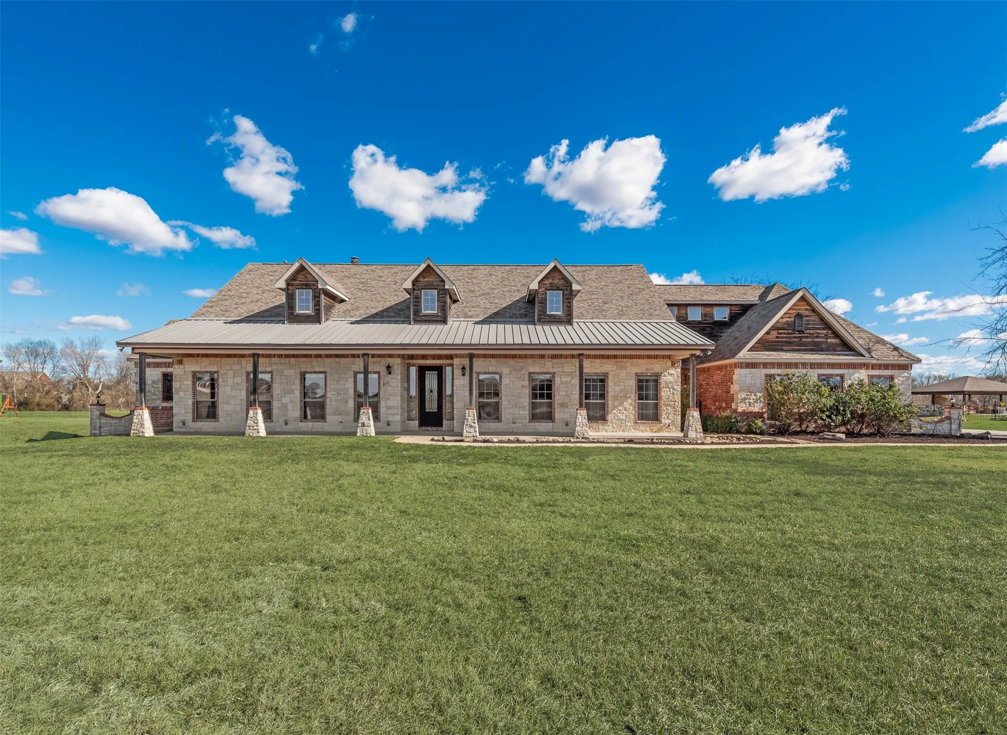 1088 Shadow Lakes Dr.