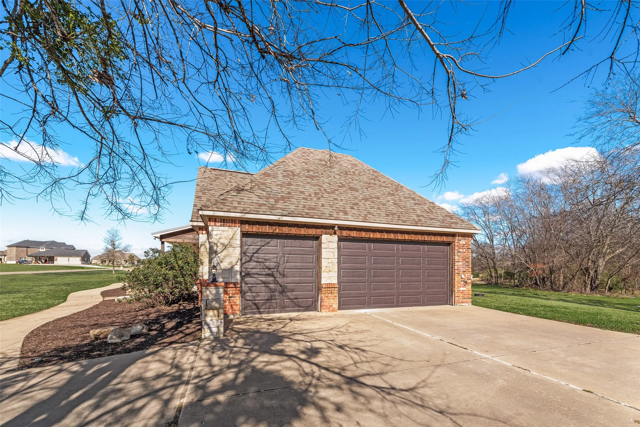 3 CAR GARAGE
