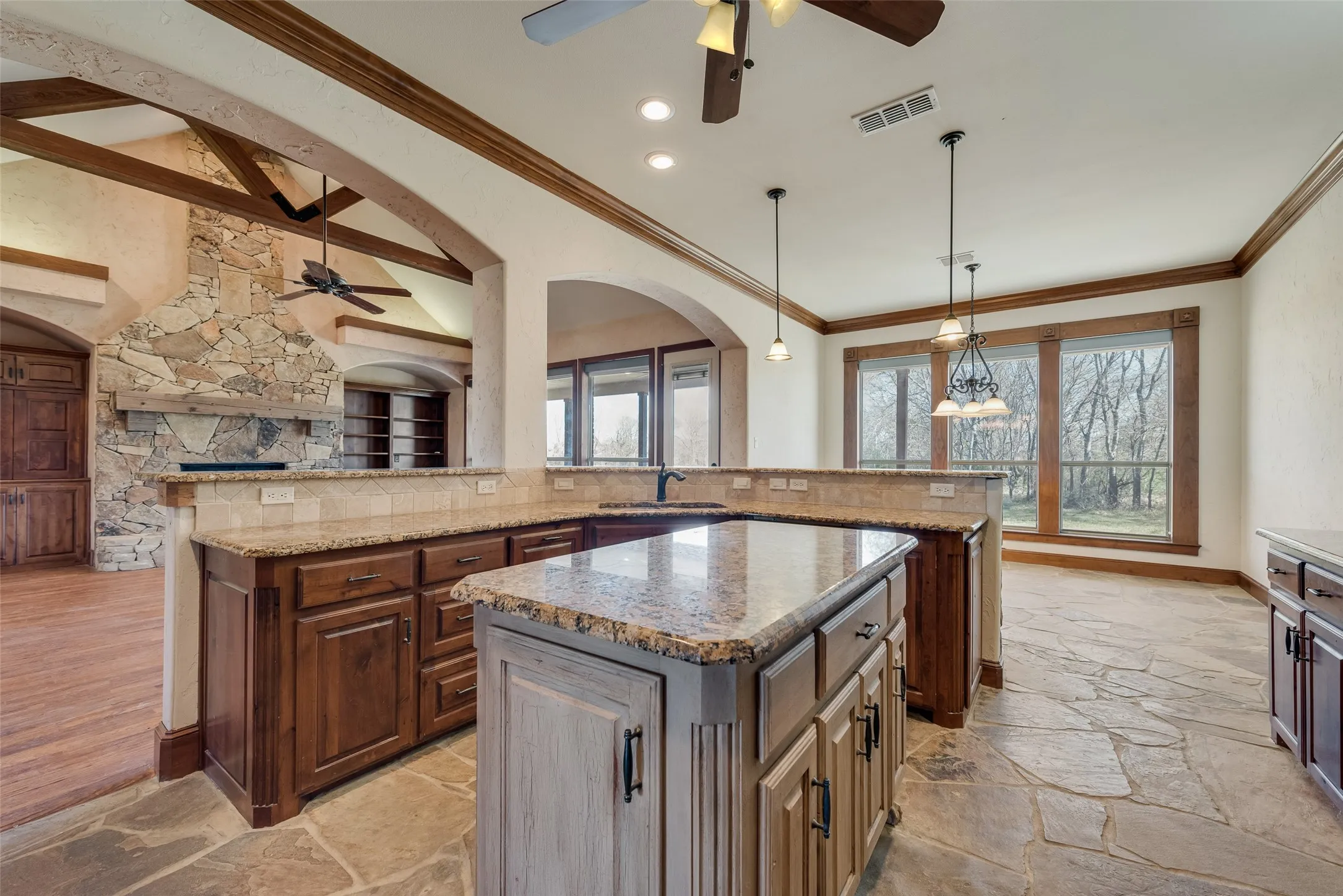 Single Family Residence For Sale in Kaufman County , 1088 SHADOW LAKES Drive, Wills Point, Texas 75169, 4 Bedroom, 3 Bathroom, 3 Garage spaces, 4,402 Sqft, built in 2007, Preowned, mls#21156093, Real Estate Agent in Wills Point, Homes For Sale in Kaufman county, Homes For Sale in Wills Point, Realtor in Wills Point Texas, Real Estate Brokerage Independent Realty Texas, Luminita Cordes Realtor