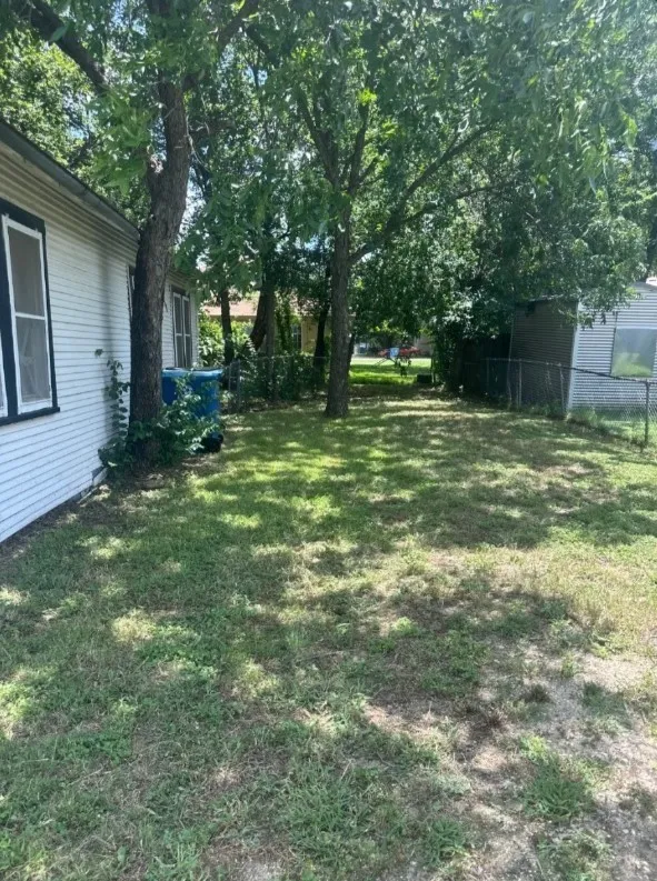 Single Family Residence For Sale in Johnson County , 502 N Spears Street, Alvarado, Texas 76009, 2 Bedroom, 1 Bathroom, Garage spaces, 768 Sqft, built in 1945, Preowned, mls#21155866, Real Estate Agent in Alvarado, Homes For Sale in Johnson county, Homes For Sale in Alvarado, Realtor in Alvarado Texas, Real Estate Brokerage Independent Realty Texas, Luminita Cordes Realtor