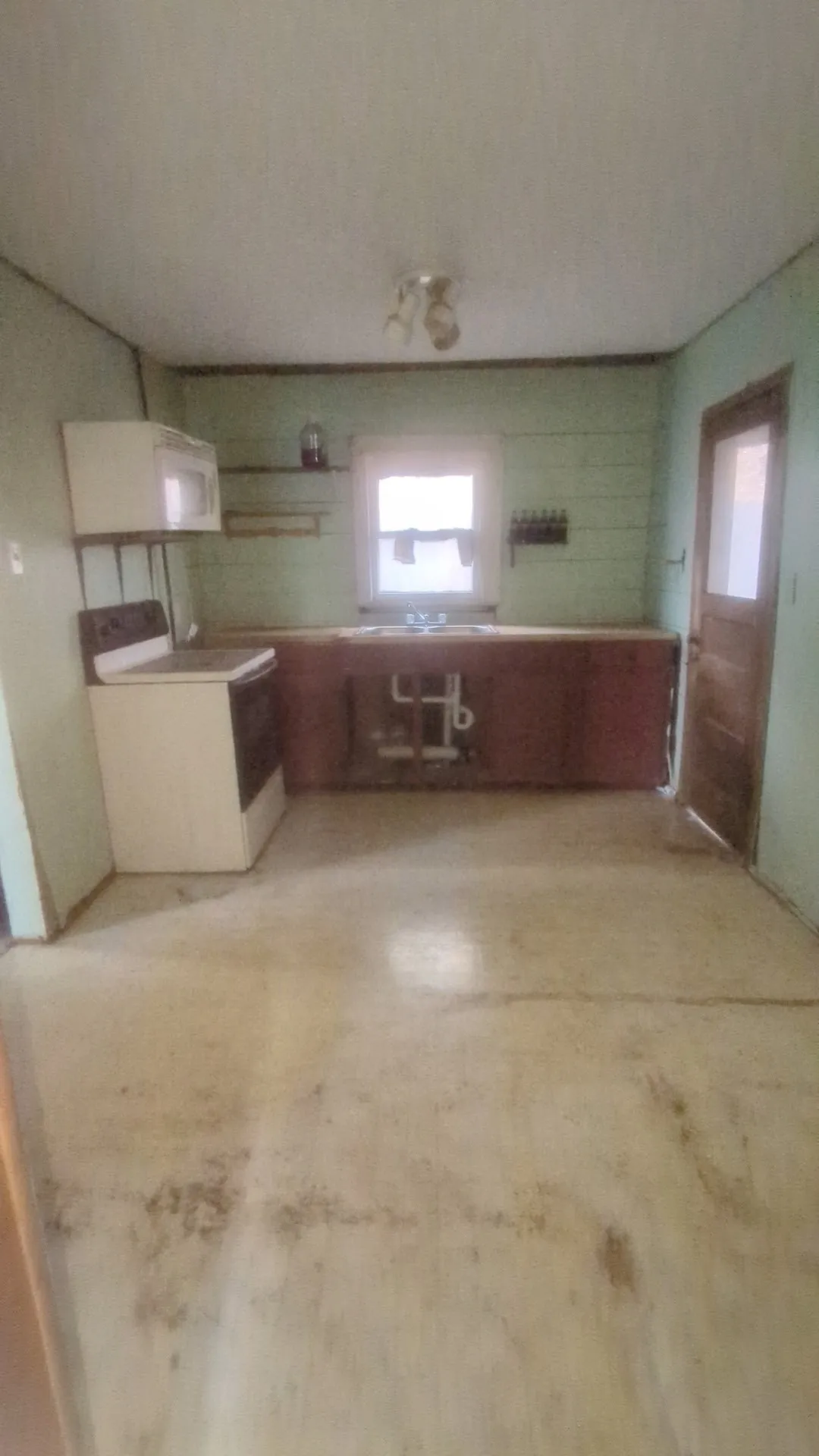 Single Family Residence For Sale in Johnson County , 502 N Spears Street, Alvarado, Texas 76009, 2 Bedroom, 1 Bathroom, Garage spaces, 768 Sqft, built in 1945, Preowned, mls#21155866, Real Estate Agent in Alvarado, Homes For Sale in Johnson county, Homes For Sale in Alvarado, Realtor in Alvarado Texas, Real Estate Brokerage Independent Realty Texas, Luminita Cordes Realtor