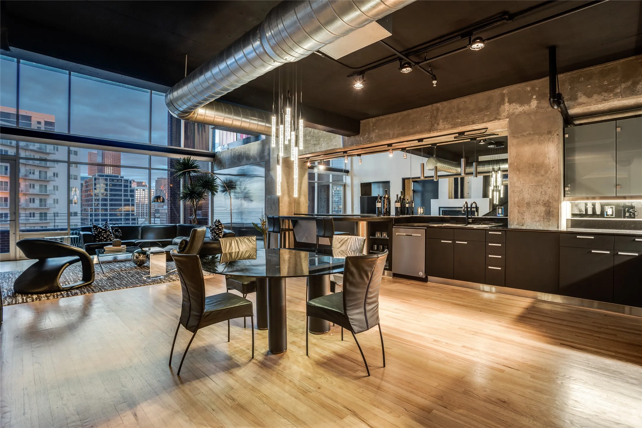 Kitchen & Casual Dining