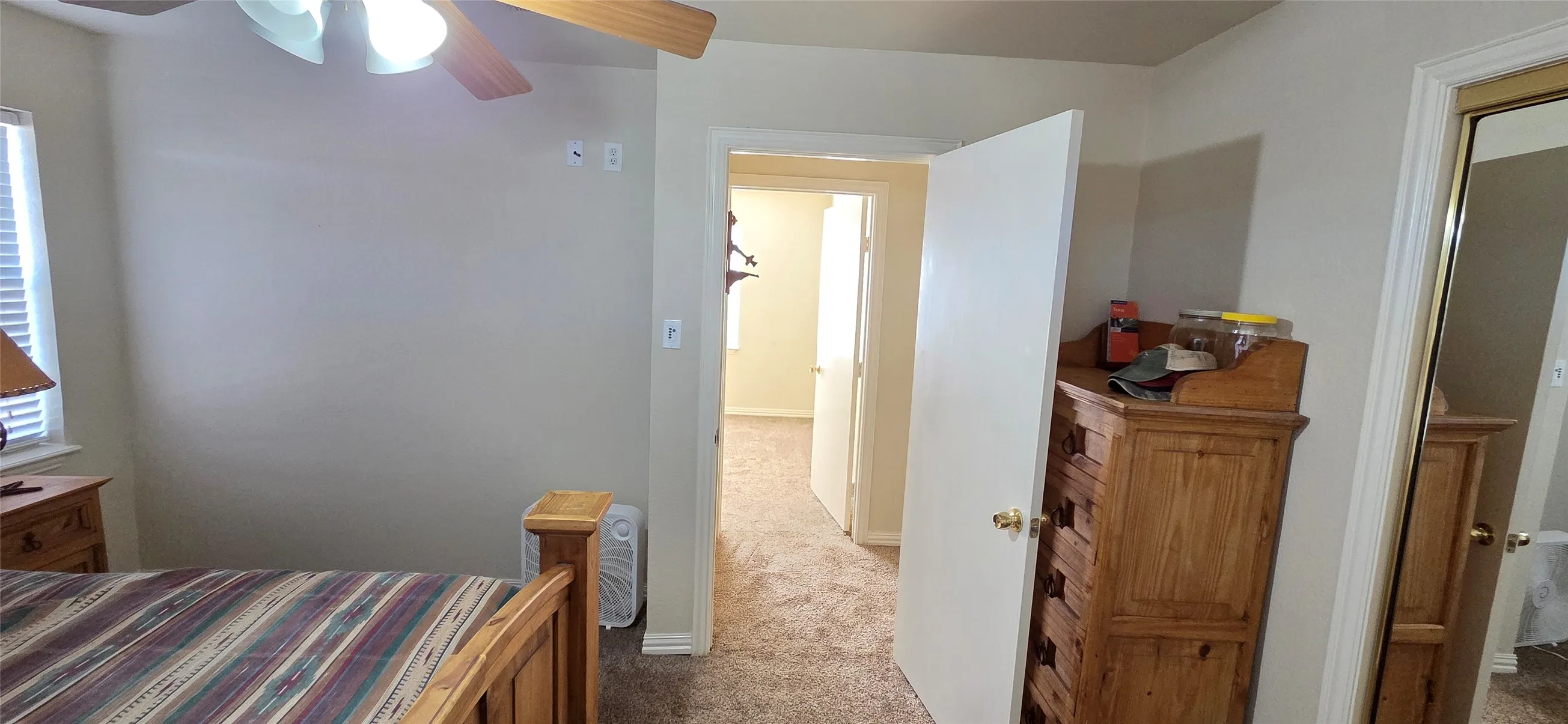 Single Family Residence For Sale in Tarrant County , 1348 E Anthony Street, Fort Worth, Texas 76115, 3 Bedrooms, 1 Bathroom, 1 Garage spaces, 1,032 Sqft, built in 1958, Preowned, Price $225,000, mls#21153587, Real Estate Agent in Fort Worth, Homes For Sale in Tarrant county, Homes For Sale in Fort Worth, Realtor in Fort Worth Texas, Real Estate Brokerage Independent Realty Texas, Luminita Cordes Realtor