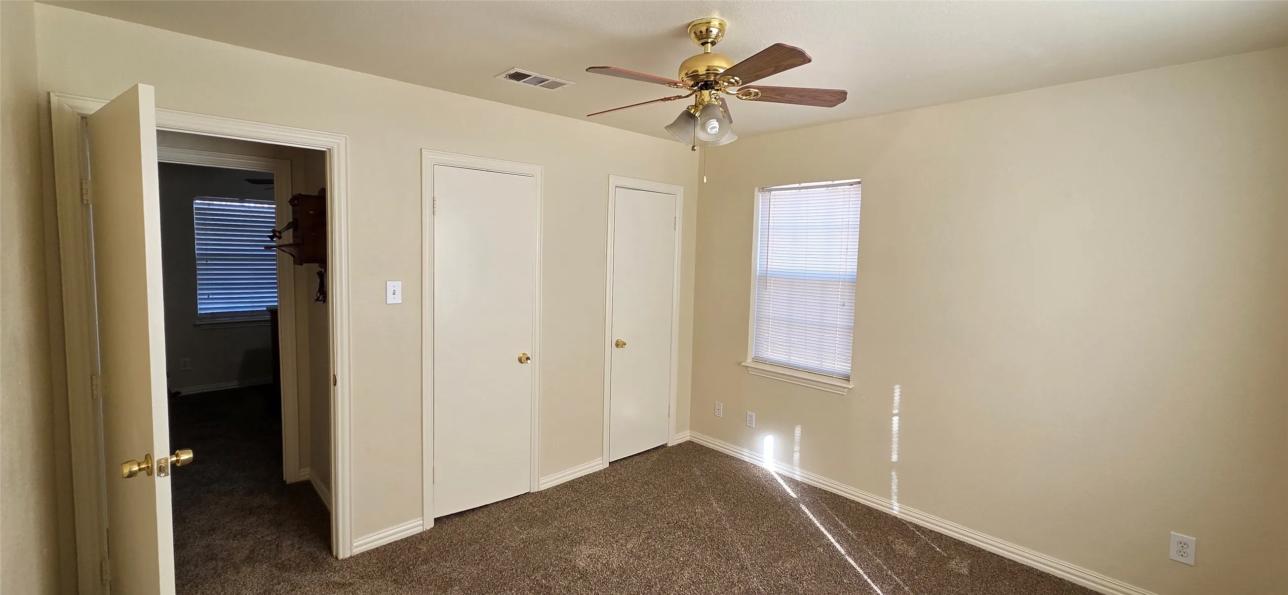 Single Family Residence For Sale in Tarrant County , 1348 E Anthony Street, Fort Worth, Texas 76115, 3 Bedrooms, 1 Bathroom, 1 Garage spaces, 1,032 Sqft, built in 1958, Preowned, Price $225,000, mls#21153587, Real Estate Agent in Fort Worth, Homes For Sale in Tarrant county, Homes For Sale in Fort Worth, Realtor in Fort Worth Texas, Real Estate Brokerage Independent Realty Texas, Luminita Cordes Realtor