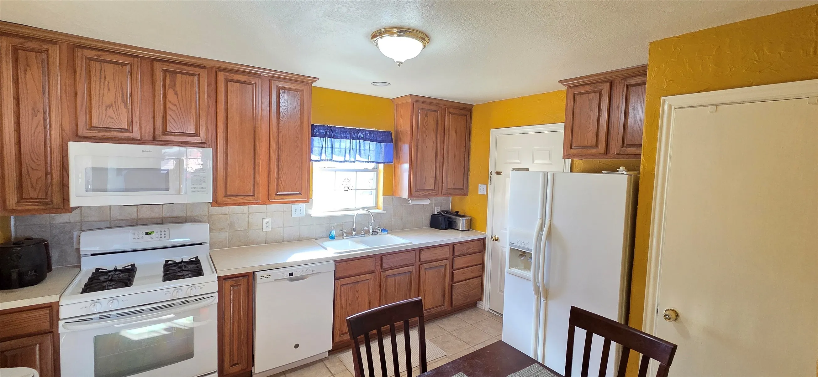 Single Family Residence For Sale in Tarrant County , 1348 E Anthony Street, Fort Worth, Texas 76115, 3 Bedrooms, 1 Bathroom, 1 Garage spaces, 1,032 Sqft, built in 1958, Preowned, Price $225,000, mls#21153587, Real Estate Agent in Fort Worth, Homes For Sale in Tarrant county, Homes For Sale in Fort Worth, Realtor in Fort Worth Texas, Real Estate Brokerage Independent Realty Texas, Luminita Cordes Realtor
