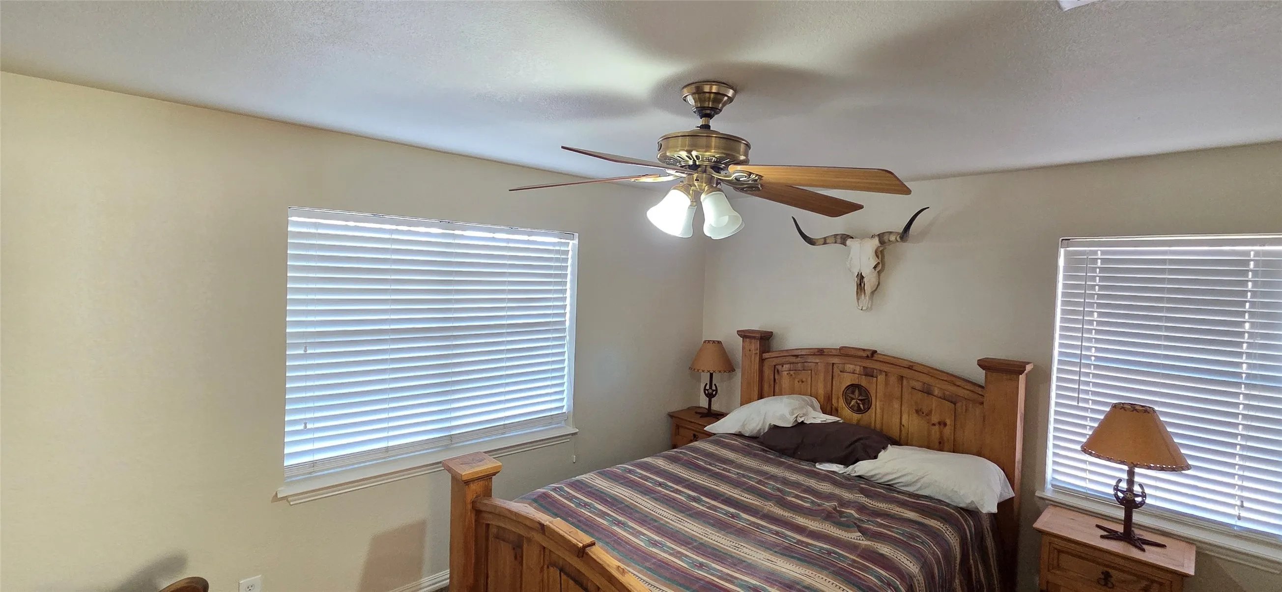 Single Family Residence For Sale in Tarrant County , 1348 E Anthony Street, Fort Worth, Texas 76115, 3 Bedrooms, 1 Bathroom, 1 Garage spaces, 1,032 Sqft, built in 1958, Preowned, Price $225,000, mls#21153587, Real Estate Agent in Fort Worth, Homes For Sale in Tarrant county, Homes For Sale in Fort Worth, Realtor in Fort Worth Texas, Real Estate Brokerage Independent Realty Texas, Luminita Cordes Realtor