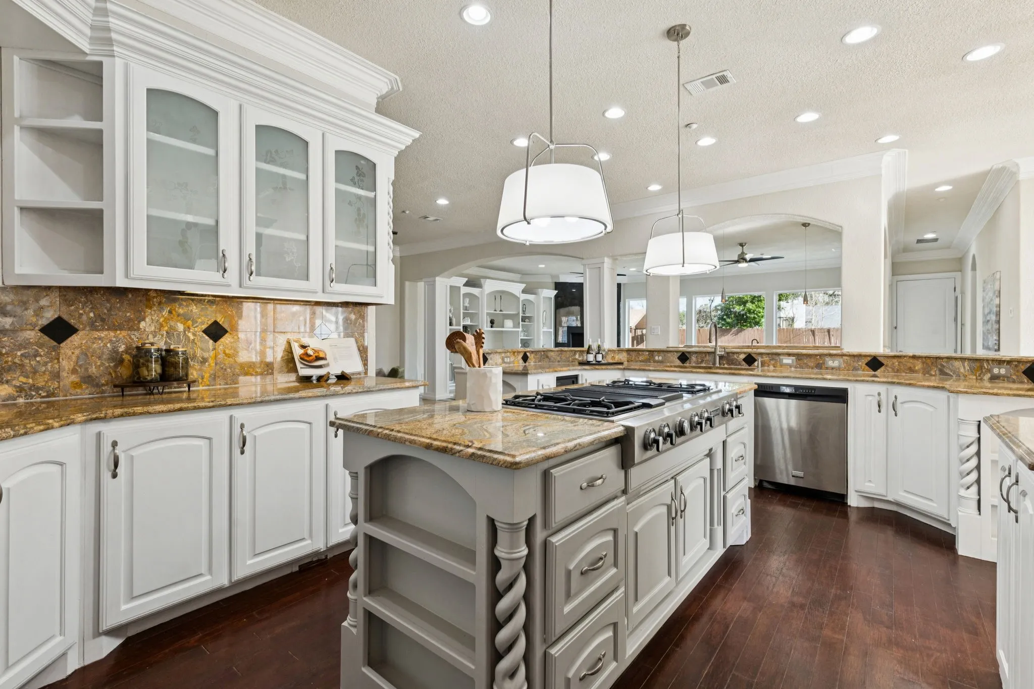 Single Family Residence For Sale in Tarrant County , 469 Apache Trail, Keller, Texas 76248, 6 Bedroom, 8 Bathroom, 3 Garage spaces, 7,983 Sqft, built in 2004, mls#21149754, Real Estate Agent in Keller, Homes For Sale in Tarrant county, Homes For Sale in Keller, Realtor in Keller Texas, Real Estate Brokerage Independent Realty Texas, Luminita Cordes Realtor