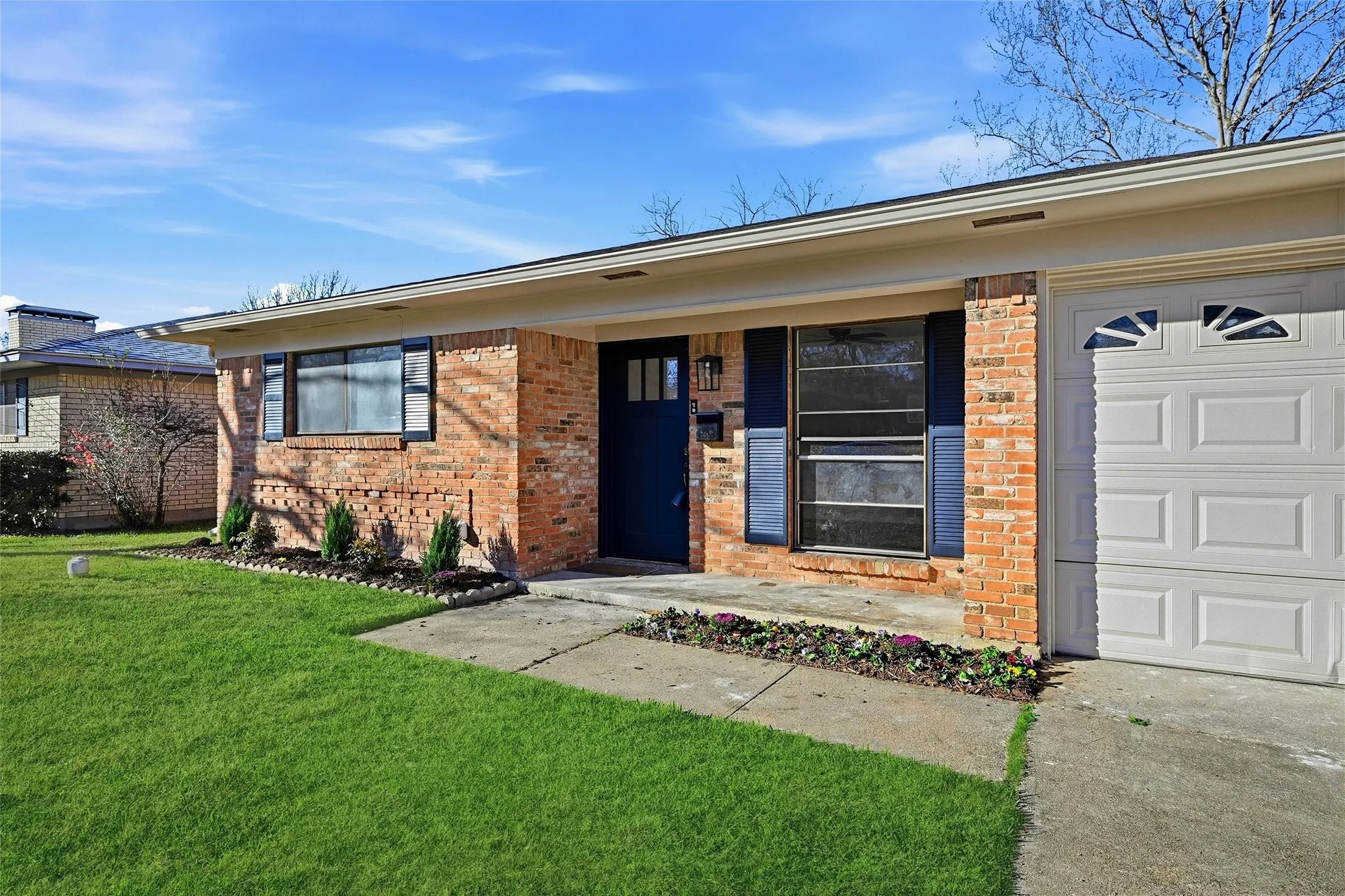 Single Family Residence For Sale in Grayson County , 105 N Wood Avenue, Denison, Texas 75020, 3 Bedroom, 2 Bathroom, 2 Garage spaces, 1,316 Sqft, built in 1967, Preowned, mls#21154997, Real Estate Agent in Denison, Homes For Sale in Grayson county, Homes For Sale in Denison, Realtor in Denison Texas, Real Estate Brokerage Independent Realty Texas, Luminita Cordes Realtor