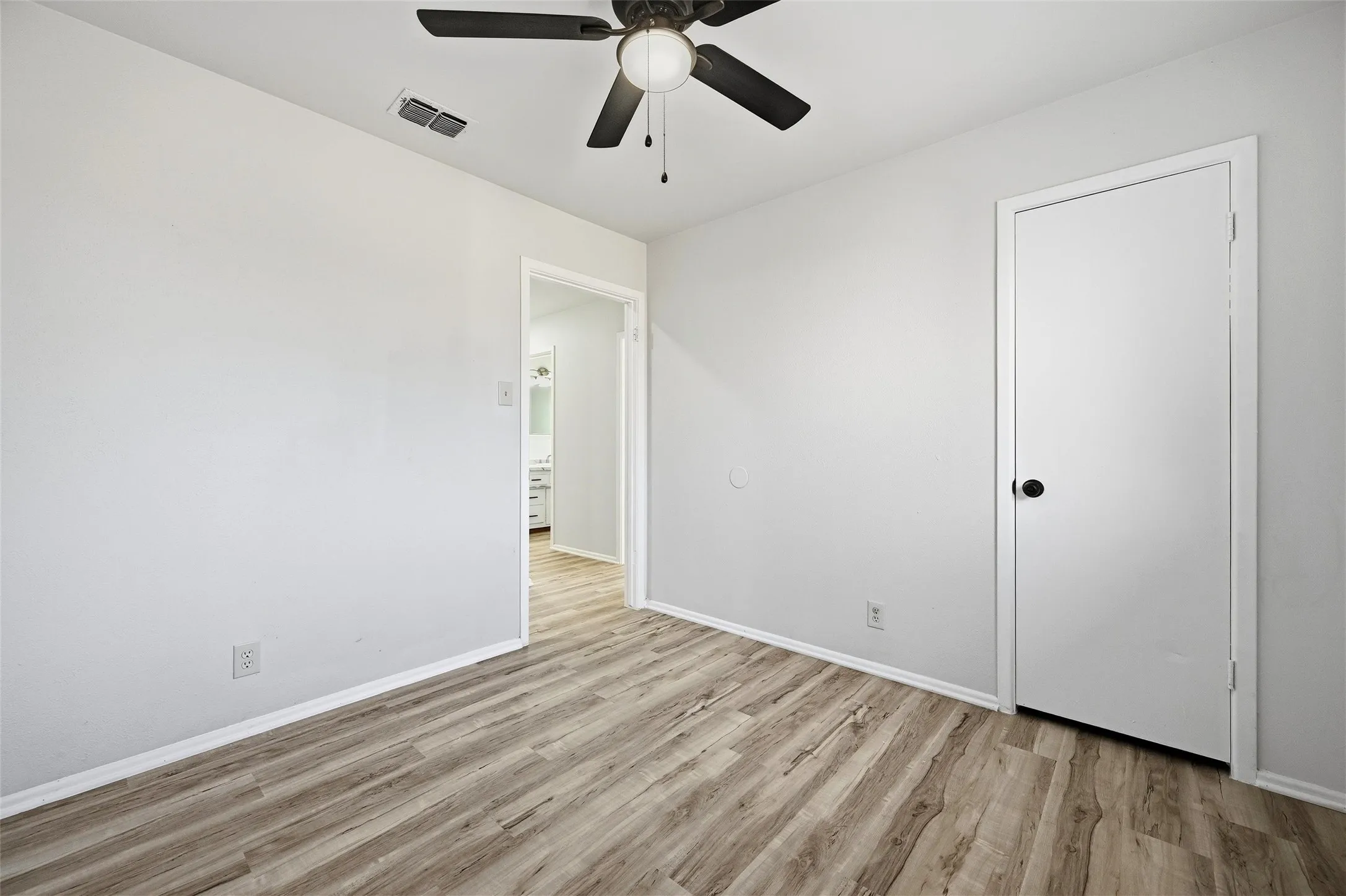 Single Family Residence For Sale in Grayson County , 105 N Wood Avenue, Denison, Texas 75020, 3 Bedroom, 2 Bathroom, 2 Garage spaces, 1,316 Sqft, built in 1967, Preowned, mls#21154997, Real Estate Agent in Denison, Homes For Sale in Grayson county, Homes For Sale in Denison, Realtor in Denison Texas, Real Estate Brokerage Independent Realty Texas, Luminita Cordes Realtor