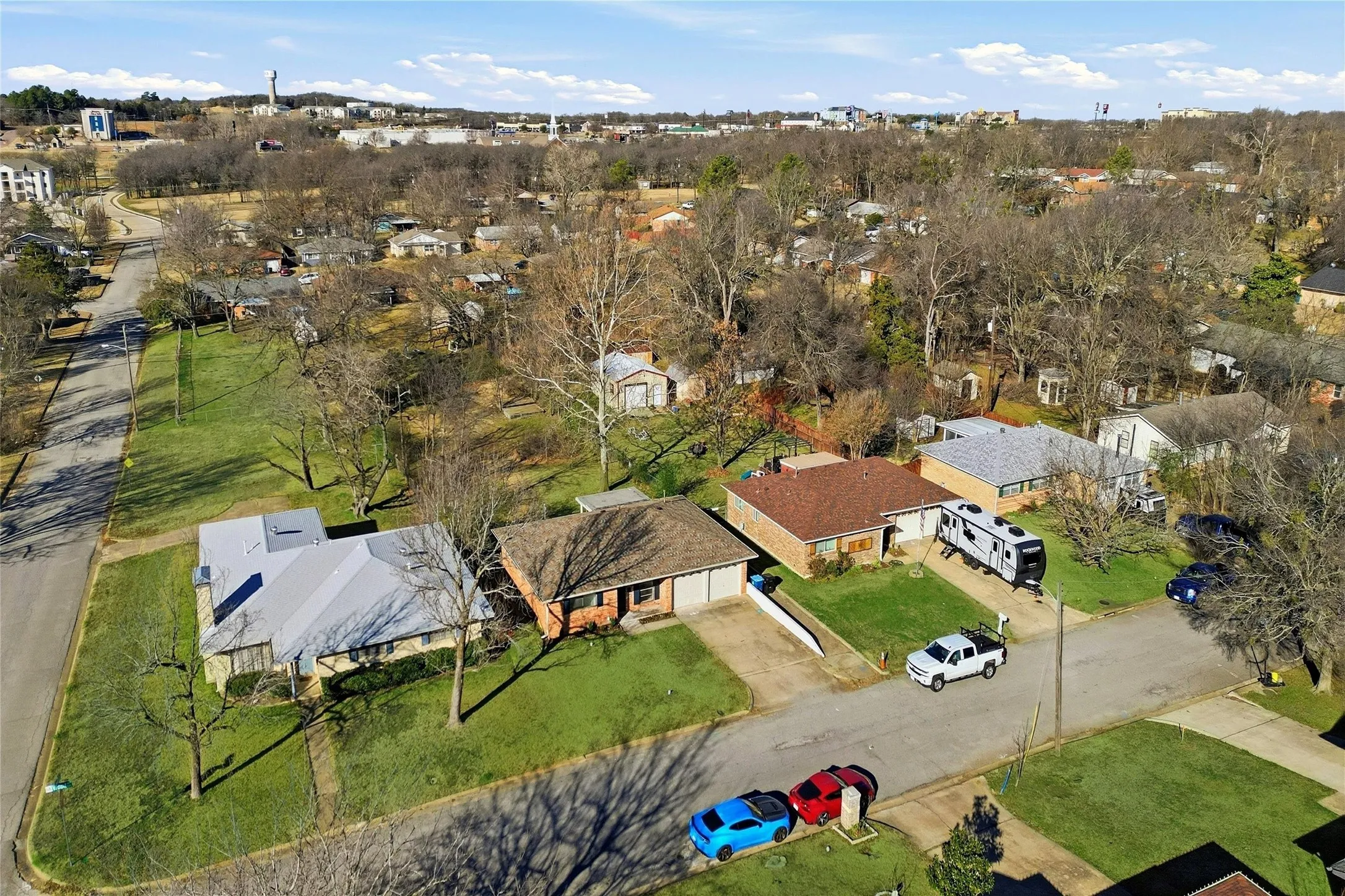Single Family Residence For Sale in Grayson County , 105 N Wood Avenue, Denison, Texas 75020, 3 Bedroom, 2 Bathroom, 2 Garage spaces, 1,316 Sqft, built in 1967, Preowned, mls#21154997, Real Estate Agent in Denison, Homes For Sale in Grayson county, Homes For Sale in Denison, Realtor in Denison Texas, Real Estate Brokerage Independent Realty Texas, Luminita Cordes Realtor