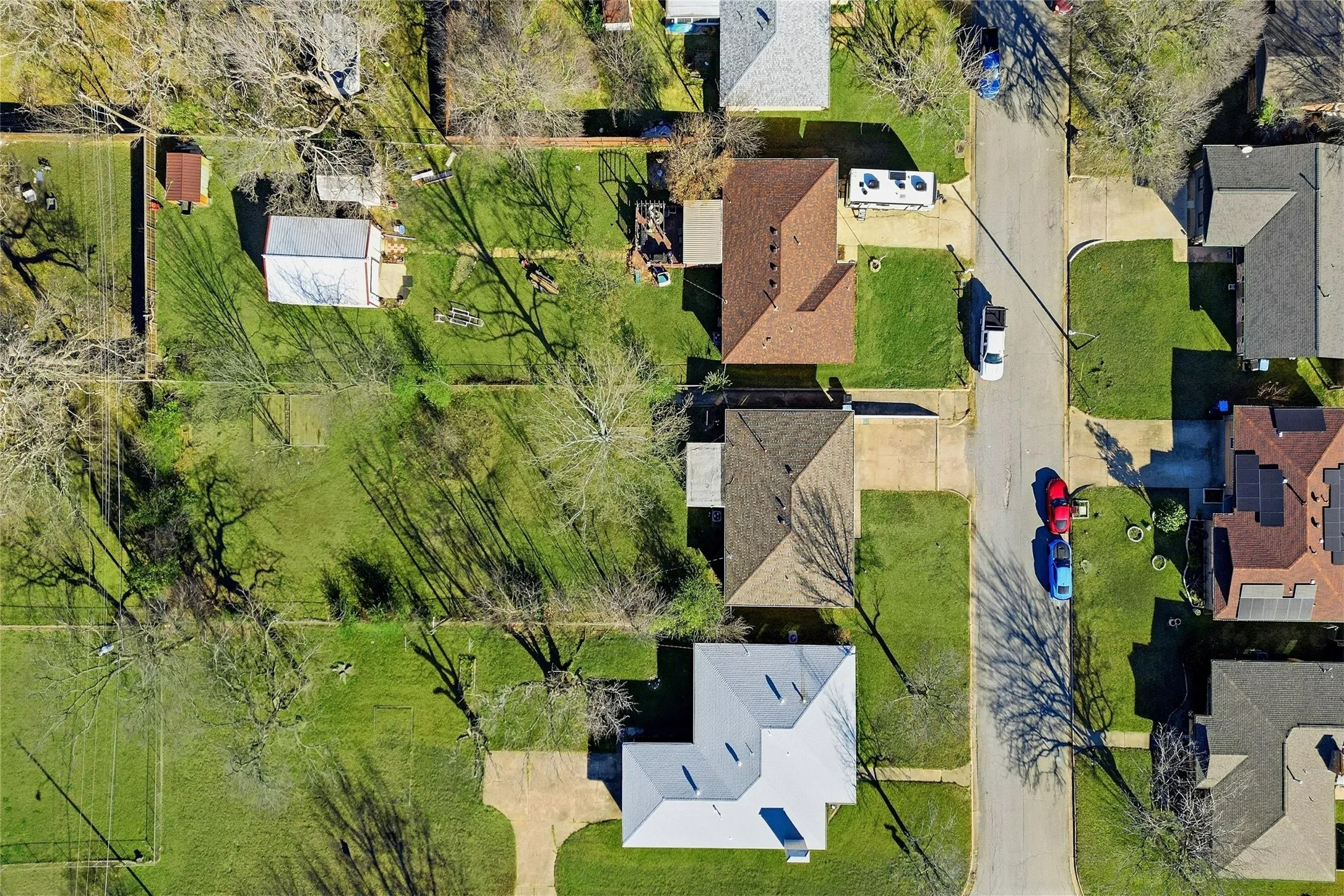 Single Family Residence For Sale in Grayson County , 105 N Wood Avenue, Denison, Texas 75020, 3 Bedroom, 2 Bathroom, 2 Garage spaces, 1,316 Sqft, built in 1967, Preowned, mls#21154997, Real Estate Agent in Denison, Homes For Sale in Grayson county, Homes For Sale in Denison, Realtor in Denison Texas, Real Estate Brokerage Independent Realty Texas, Luminita Cordes Realtor