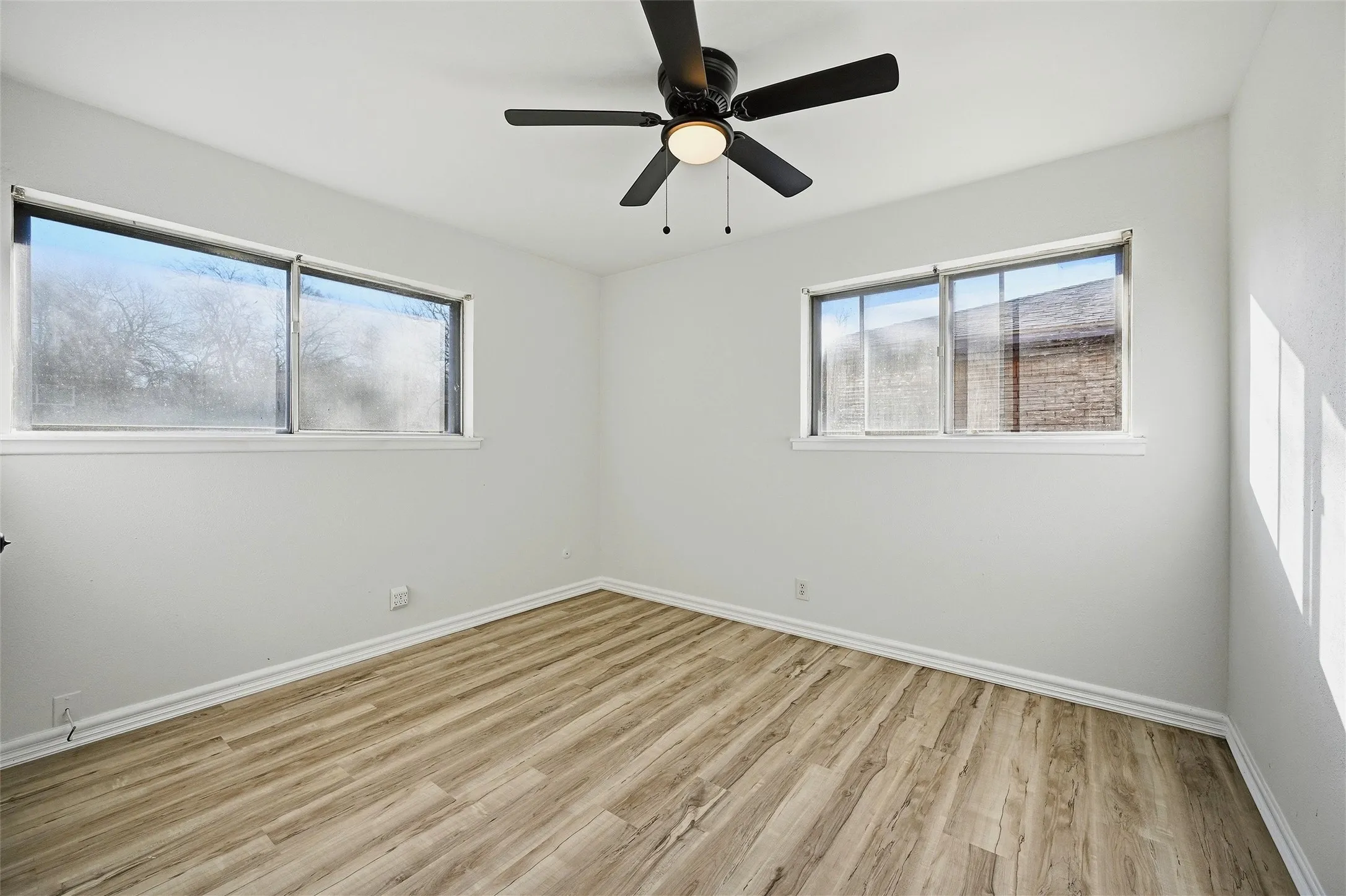 Single Family Residence For Sale in Grayson County , 105 N Wood Avenue, Denison, Texas 75020, 3 Bedroom, 2 Bathroom, 2 Garage spaces, 1,316 Sqft, built in 1967, Preowned, mls#21154997, Real Estate Agent in Denison, Homes For Sale in Grayson county, Homes For Sale in Denison, Realtor in Denison Texas, Real Estate Brokerage Independent Realty Texas, Luminita Cordes Realtor