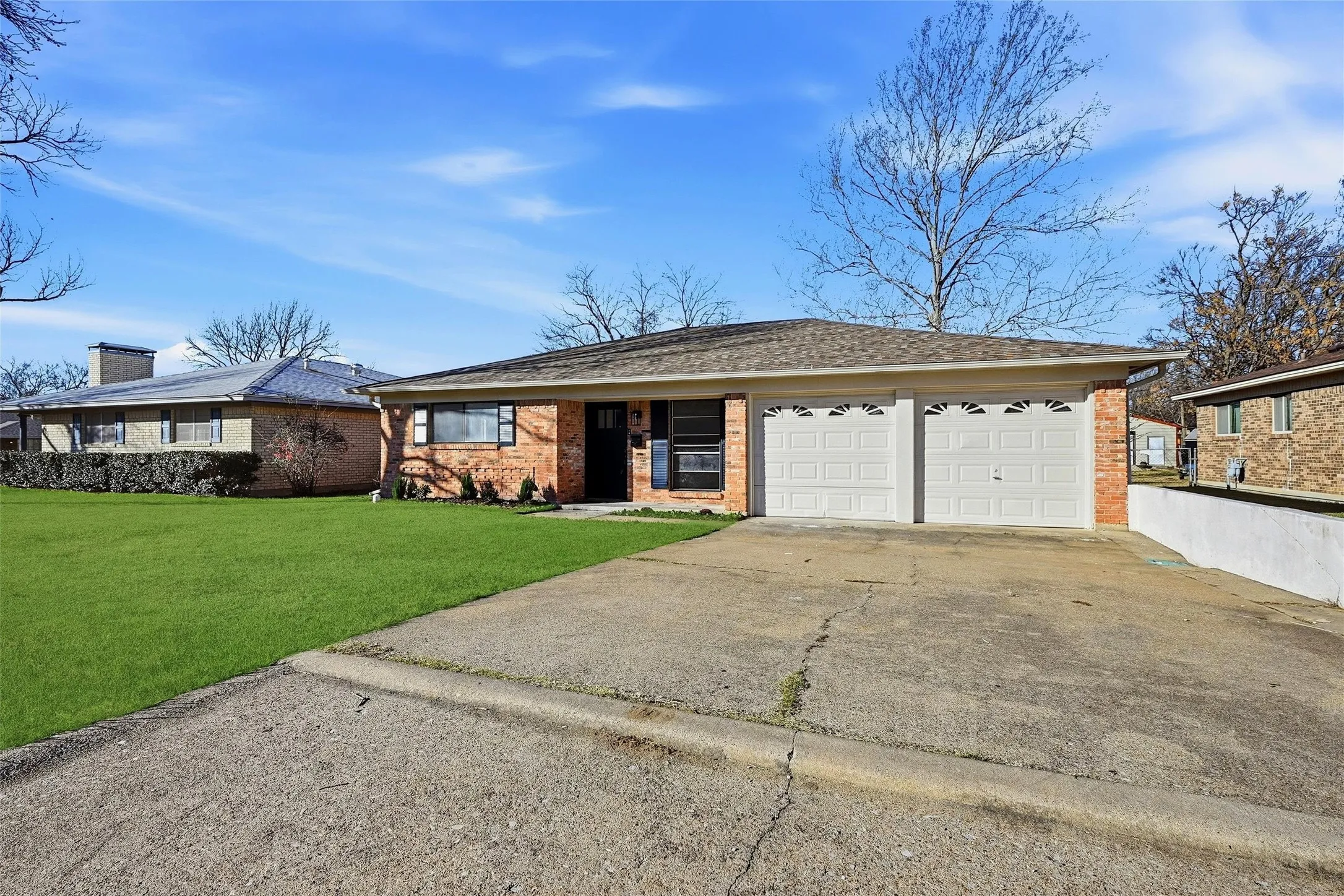 Single Family Residence For Sale in Grayson County , 105 N Wood Avenue, Denison, Texas 75020, 3 Bedroom, 2 Bathroom, 2 Garage spaces, 1,316 Sqft, built in 1967, Preowned, mls#21154997, Real Estate Agent in Denison, Homes For Sale in Grayson county, Homes For Sale in Denison, Realtor in Denison Texas, Real Estate Brokerage Independent Realty Texas, Luminita Cordes Realtor