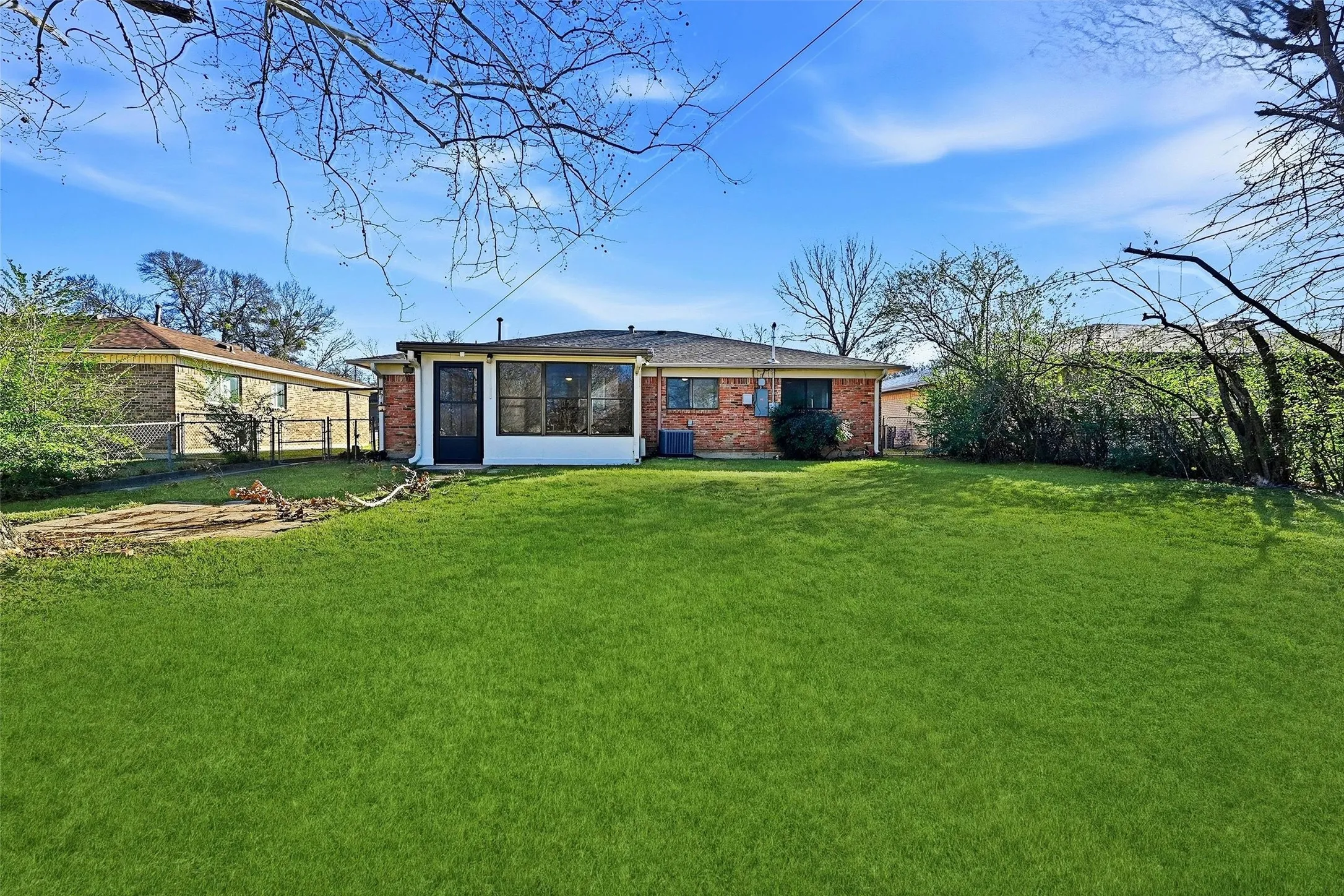 Single Family Residence For Sale in Grayson County , 105 N Wood Avenue, Denison, Texas 75020, 3 Bedroom, 2 Bathroom, 2 Garage spaces, 1,316 Sqft, built in 1967, Preowned, mls#21154997, Real Estate Agent in Denison, Homes For Sale in Grayson county, Homes For Sale in Denison, Realtor in Denison Texas, Real Estate Brokerage Independent Realty Texas, Luminita Cordes Realtor