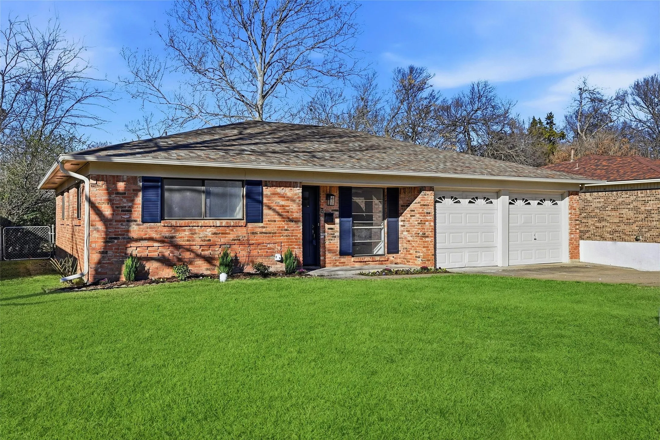 Single Family Residence For Sale in Grayson County , 105 N Wood Avenue, Denison, Texas 75020, 3 Bedroom, 2 Bathroom, 2 Garage spaces, 1,316 Sqft, built in 1967, Preowned, mls#21154997, Real Estate Agent in Denison, Homes For Sale in Grayson county, Homes For Sale in Denison, Realtor in Denison Texas, Real Estate Brokerage Independent Realty Texas, Luminita Cordes Realtor