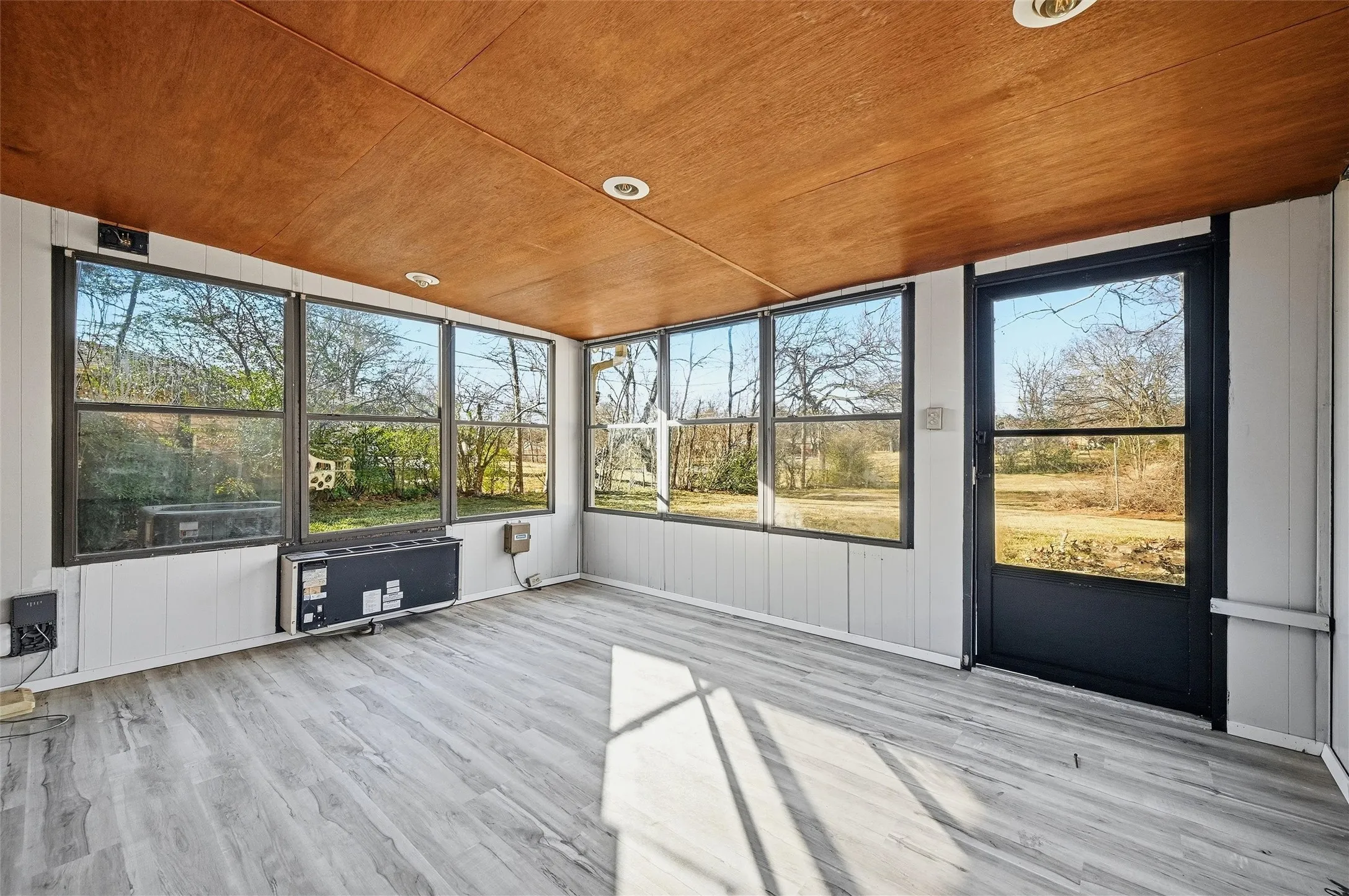  NICE SIZE BONUS ROOM