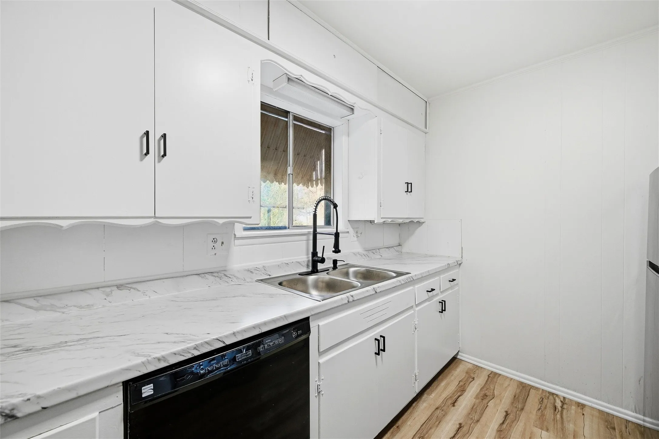 Single Family Residence For Sale in Grayson County , 105 N Wood Avenue, Denison, Texas 75020, 3 Bedroom, 2 Bathroom, 2 Garage spaces, 1,316 Sqft, built in 1967, Preowned, mls#21154997, Real Estate Agent in Denison, Homes For Sale in Grayson county, Homes For Sale in Denison, Realtor in Denison Texas, Real Estate Brokerage Independent Realty Texas, Luminita Cordes Realtor