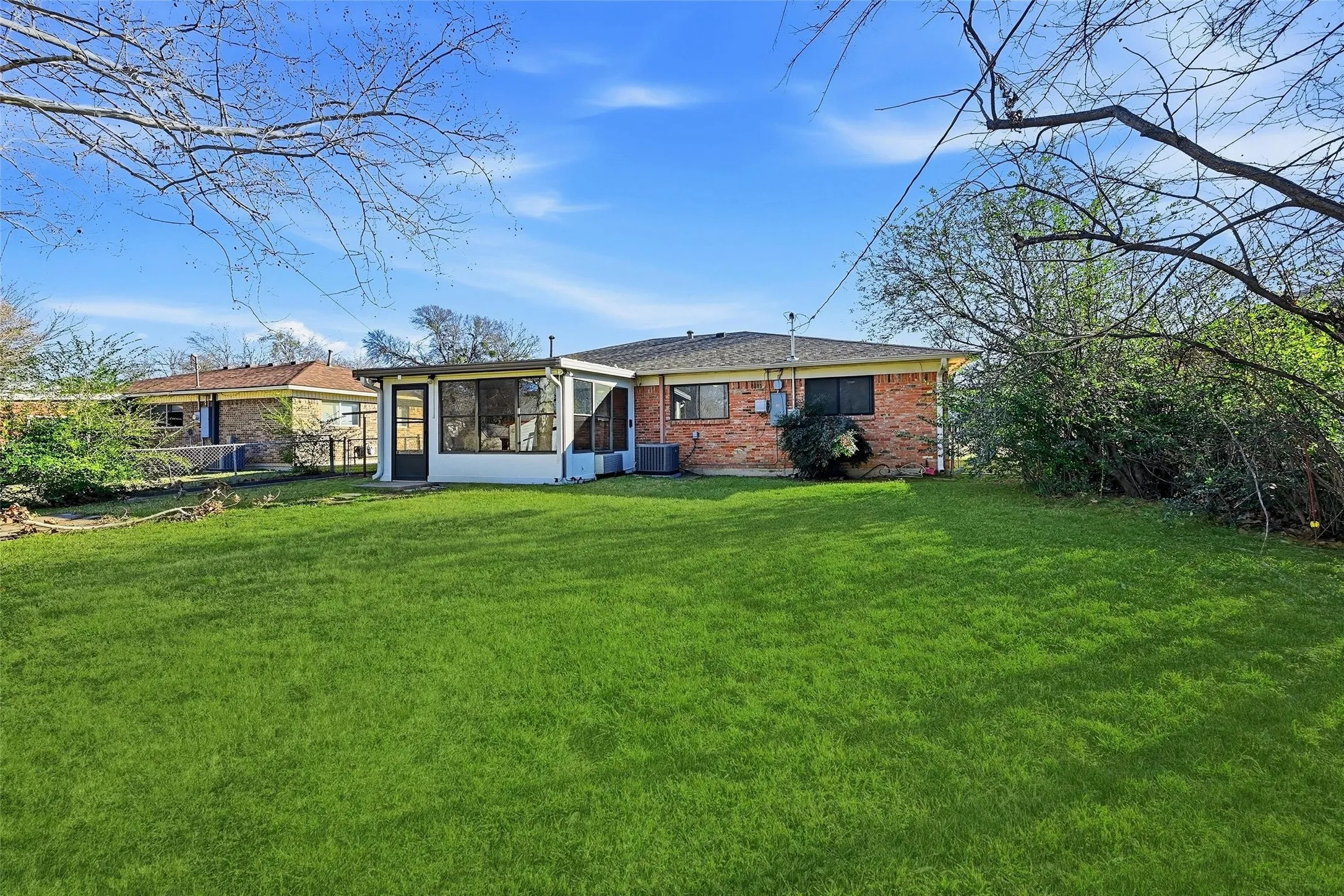 Single Family Residence For Sale in Grayson County , 105 N Wood Avenue, Denison, Texas 75020, 3 Bedroom, 2 Bathroom, 2 Garage spaces, 1,316 Sqft, built in 1967, Preowned, mls#21154997, Real Estate Agent in Denison, Homes For Sale in Grayson county, Homes For Sale in Denison, Realtor in Denison Texas, Real Estate Brokerage Independent Realty Texas, Luminita Cordes Realtor