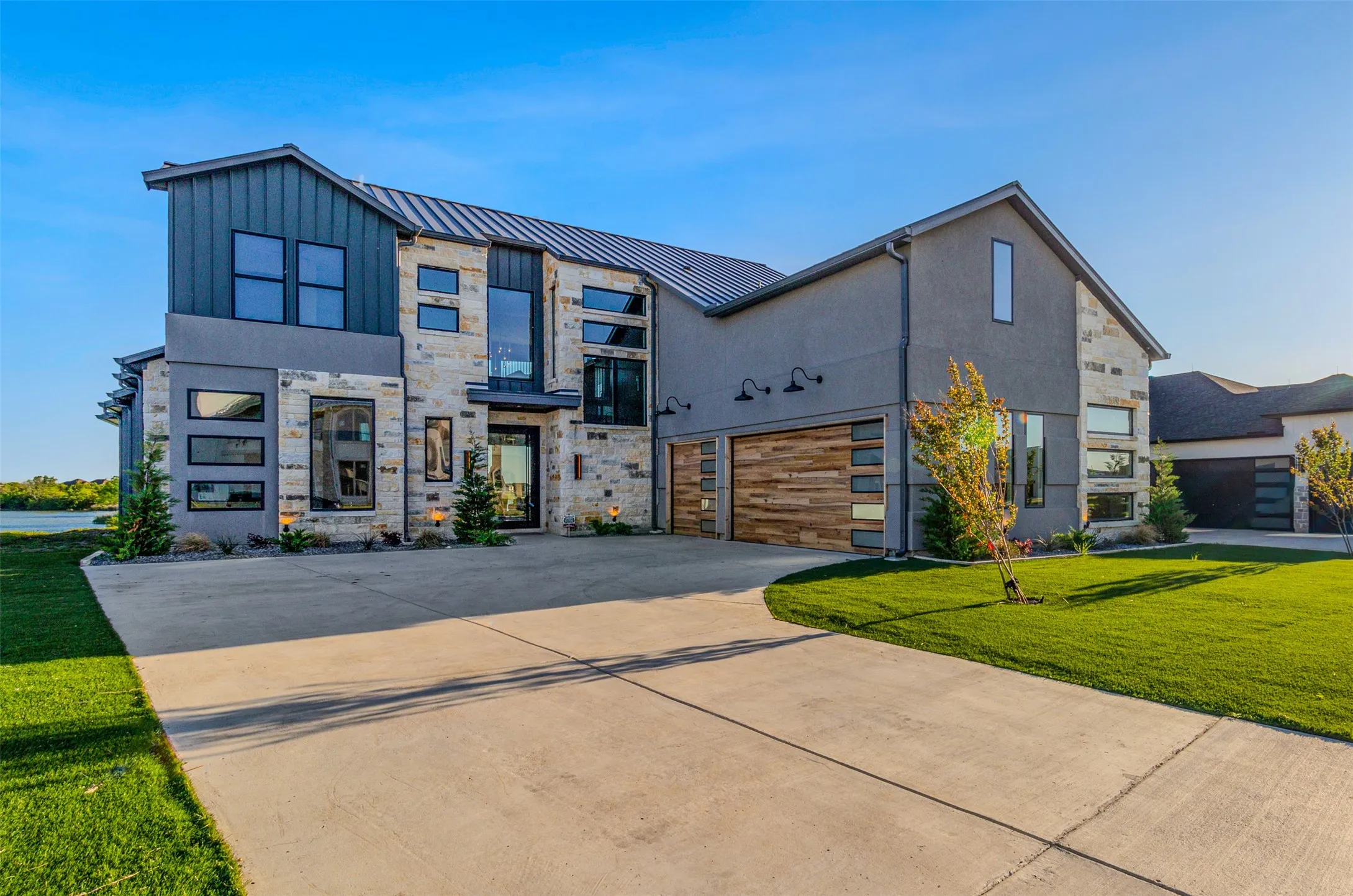 Single Family Residence For Sale in Kaufman County , 1960 Noe Boulevard, Heath, Texas 75126, 4 Bedrooms, 6 Bathrooms, 3 Garage spaces, 4,279 Sqft, built in 2025, New Construction - Complete, Price $2,700,000, mls#21156696, Real Estate Agent in Heath, Homes For Sale in Kaufman county, Homes For Sale in Heath, Realtor in Heath Texas, Real Estate Brokerage Independent Realty Texas, Luminita Cordes Realtor