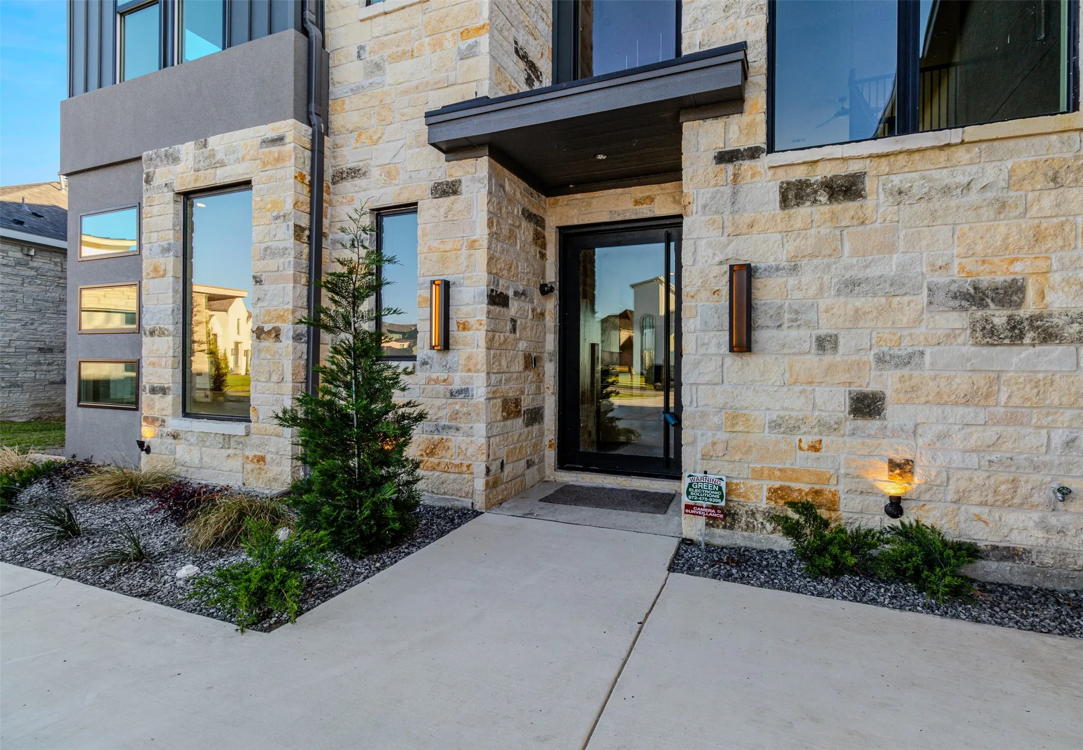 Single Family Residence For Sale in Kaufman County , 1960 Noe Boulevard, Heath, Texas 75126, 4 Bedrooms, 6 Bathrooms, 3 Garage spaces, 4,279 Sqft, built in 2025, New Construction - Complete, Price $2,700,000, mls#21156696, Real Estate Agent in Heath, Homes For Sale in Kaufman county, Homes For Sale in Heath, Realtor in Heath Texas, Real Estate Brokerage Independent Realty Texas, Luminita Cordes Realtor