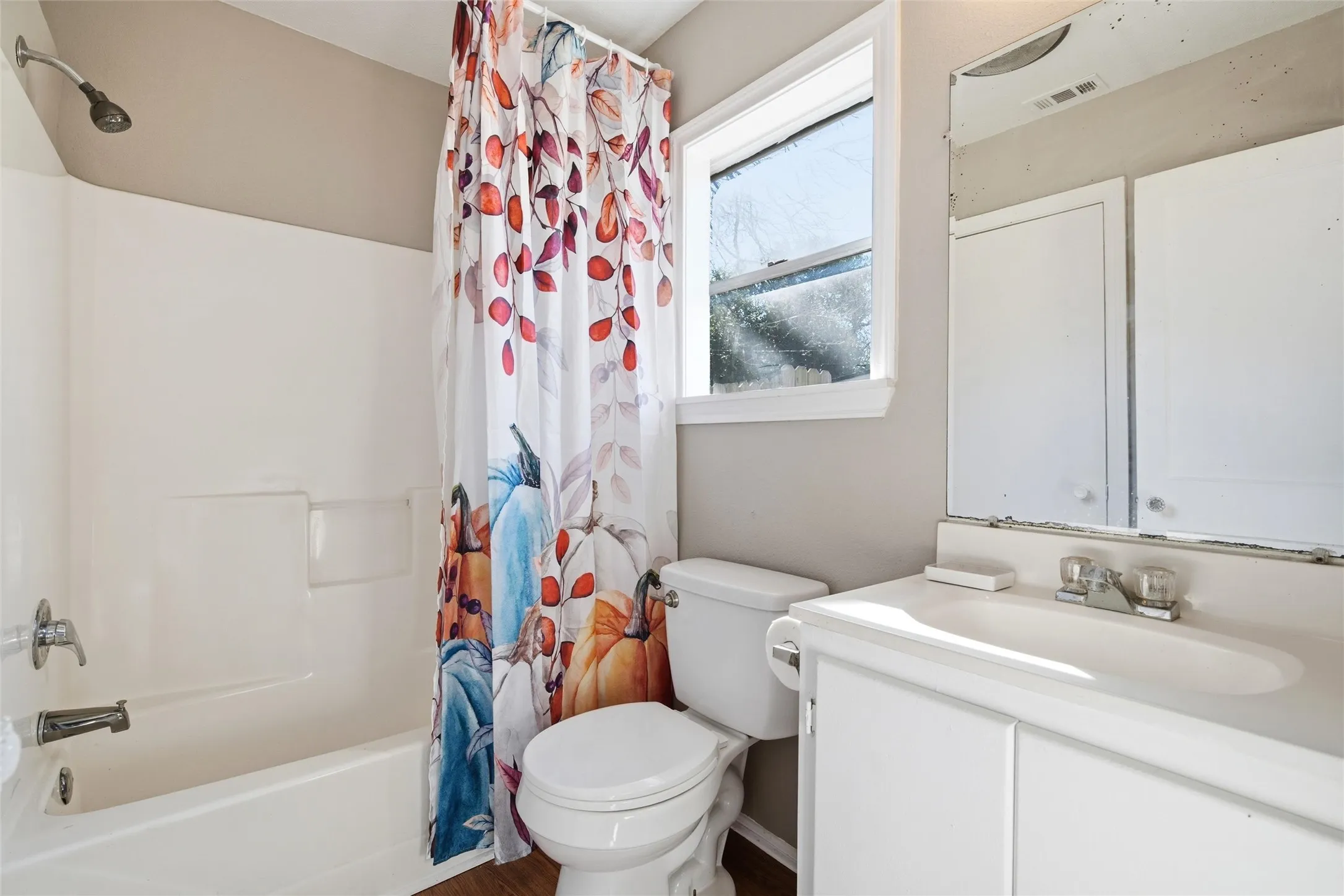 Single Family Residence For Sale in Mc Lennan County , 3804 Colcord Avenue, Waco, Texas 76707, 2 Bedrooms, 1 Bathroom, Garage spaces, 858 Sqft, built in 1947, Price $155,000, mls#21152468, Real Estate Agent in Waco, Homes For Sale in Mc Lennan county, Homes For Sale in Waco, Realtor in Waco Texas, Real Estate Brokerage Independent Realty Texas, Luminita Cordes Realtor