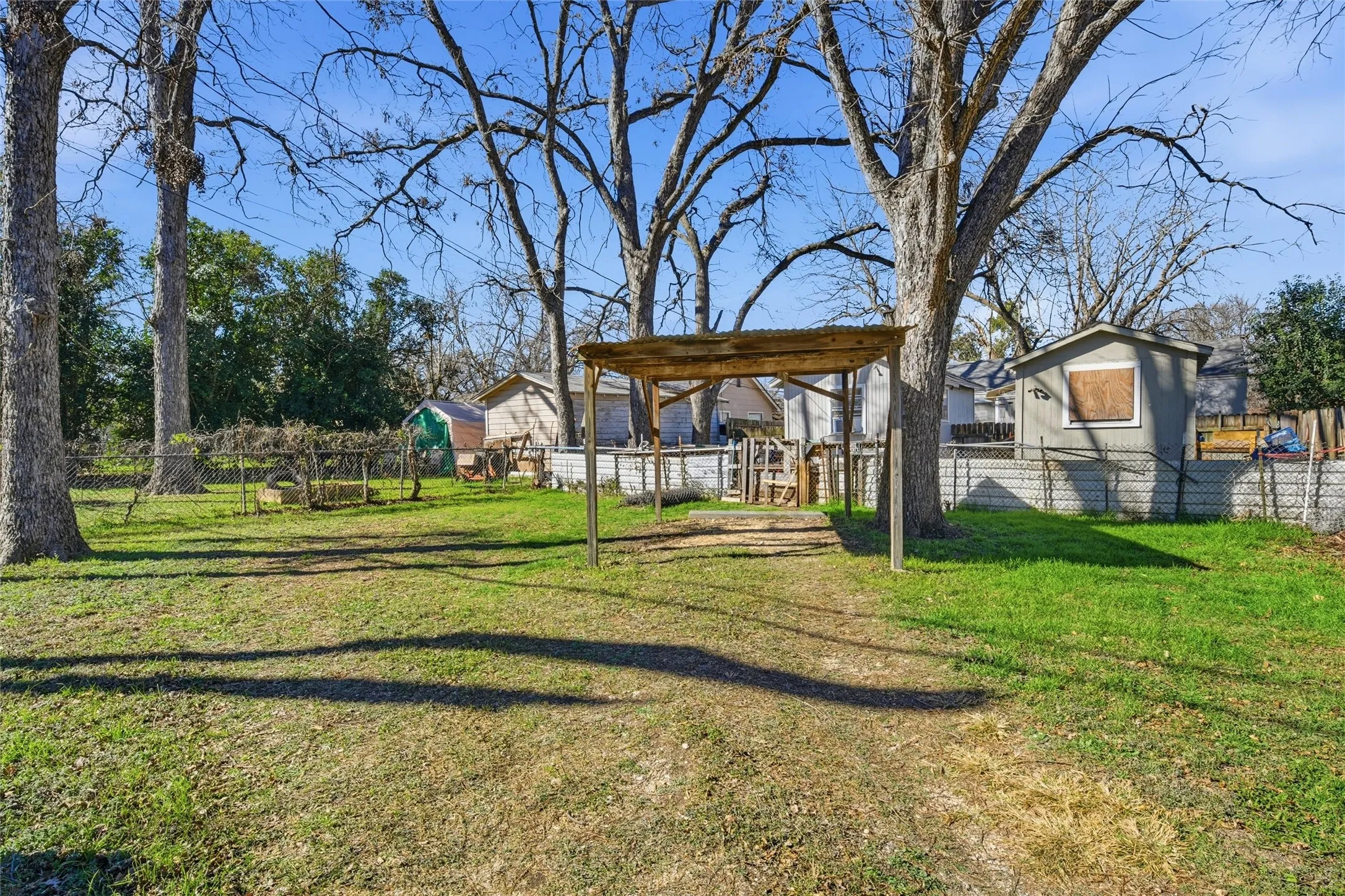 Single Family Residence For Sale in Mc Lennan County , 3804 Colcord Avenue, Waco, Texas 76707, 2 Bedrooms, 1 Bathroom, Garage spaces, 858 Sqft, built in 1947, Price $155,000, mls#21152468, Real Estate Agent in Waco, Homes For Sale in Mc Lennan county, Homes For Sale in Waco, Realtor in Waco Texas, Real Estate Brokerage Independent Realty Texas, Luminita Cordes Realtor