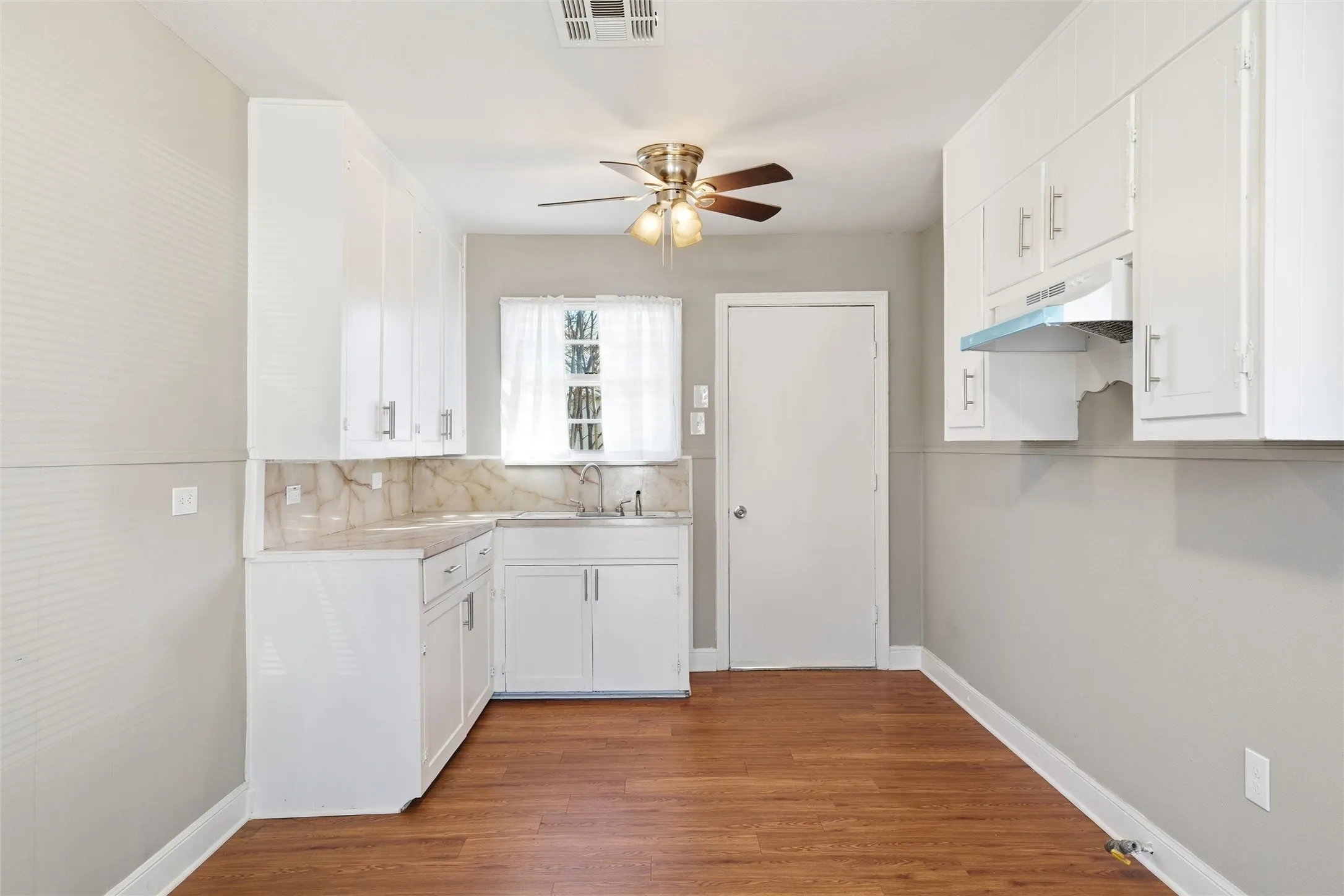 Single Family Residence For Sale in Mc Lennan County , 3804 Colcord Avenue, Waco, Texas 76707, 2 Bedrooms, 1 Bathroom, Garage spaces, 858 Sqft, built in 1947, Price $155,000, mls#21152468, Real Estate Agent in Waco, Homes For Sale in Mc Lennan county, Homes For Sale in Waco, Realtor in Waco Texas, Real Estate Brokerage Independent Realty Texas, Luminita Cordes Realtor