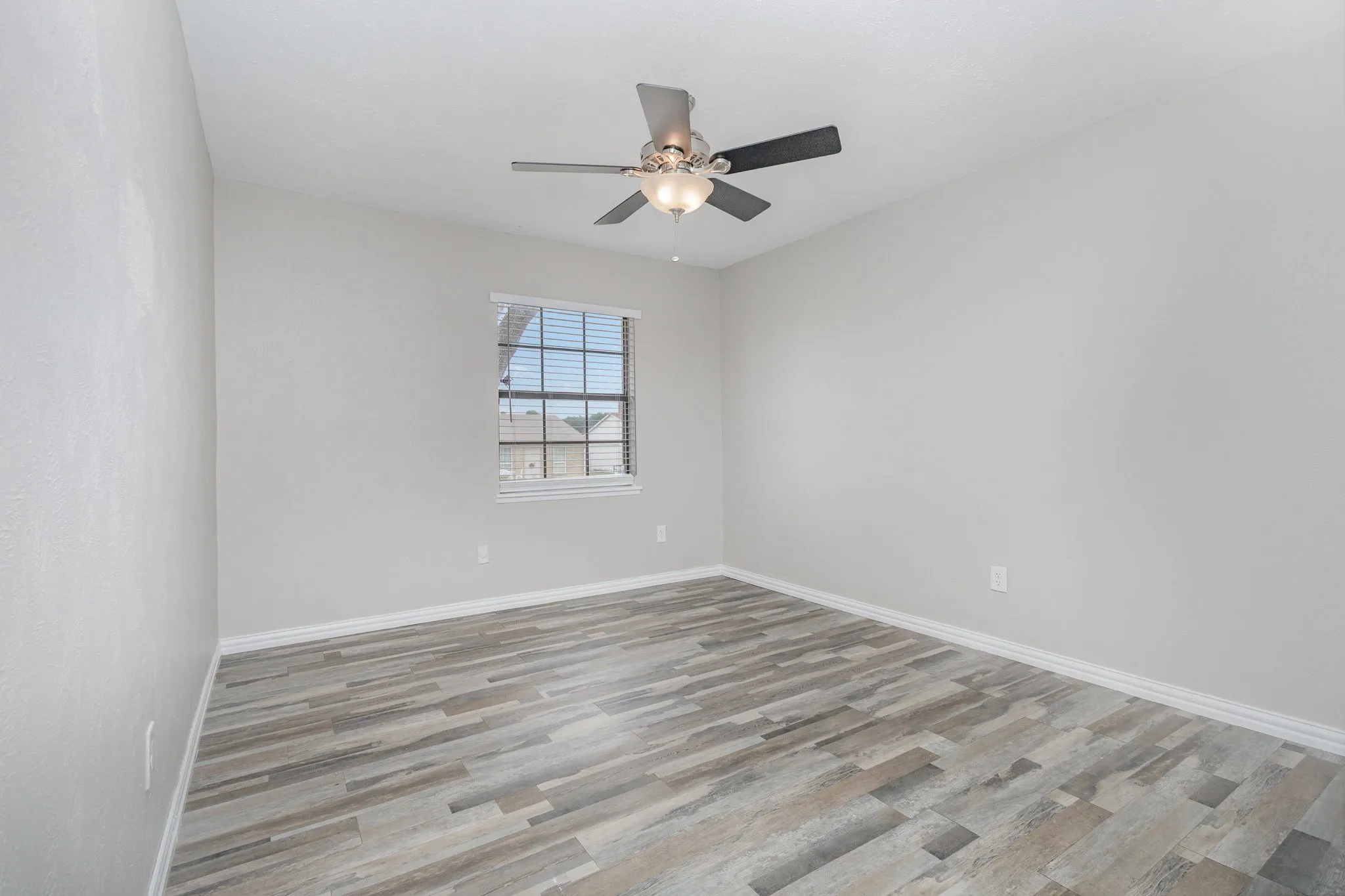 Single Family Residence For Sale in Denton County , 5513 Rearn Drive, The Colony, Texas 75056, 3 Bedroom, 2 Bathroom, 2 Garage spaces, 1,433 Sqft, built in 1978, Preowned, mls#21156722, Real Estate Agent in The Colony, Homes For Sale in Denton county, Homes For Sale in The Colony, Realtor in The Colony Texas, Real Estate Brokerage Independent Realty Texas, Luminita Cordes Realtor