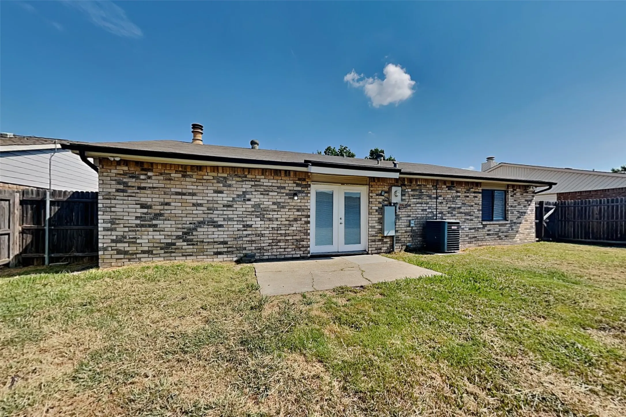 Single Family Residence For Sale in Denton County , 5513 Rearn Drive, The Colony, Texas 75056, 3 Bedroom, 2 Bathroom, 2 Garage spaces, 1,433 Sqft, built in 1978, Preowned, mls#21156722, Real Estate Agent in The Colony, Homes For Sale in Denton county, Homes For Sale in The Colony, Realtor in The Colony Texas, Real Estate Brokerage Independent Realty Texas, Luminita Cordes Realtor