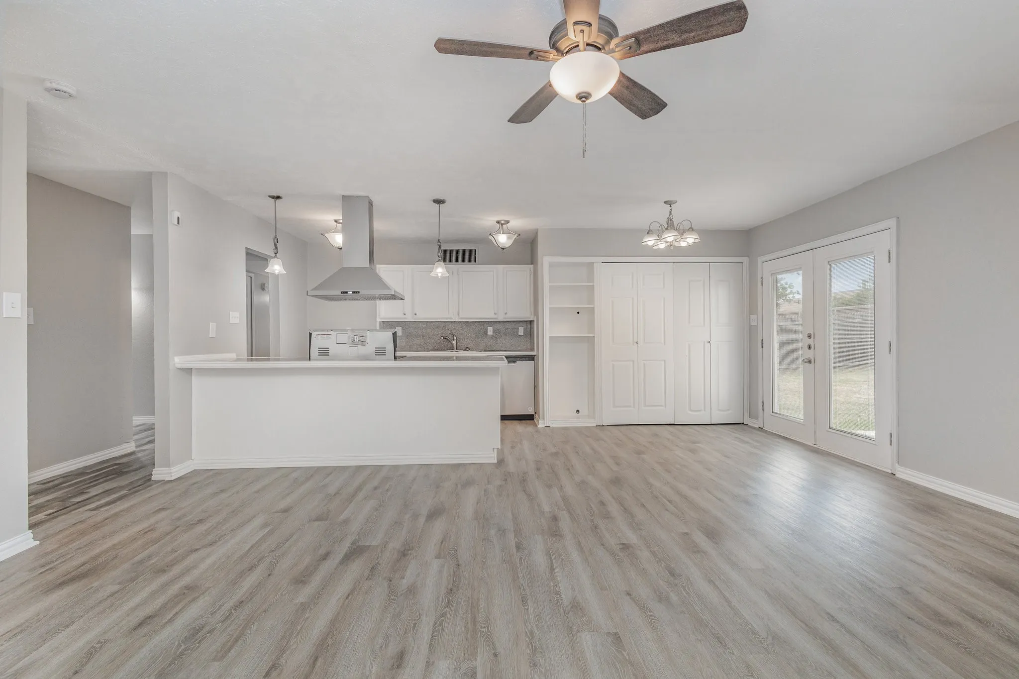 Single Family Residence For Sale in Denton County , 5513 Rearn Drive, The Colony, Texas 75056, 3 Bedroom, 2 Bathroom, 2 Garage spaces, 1,433 Sqft, built in 1978, Preowned, mls#21156722, Real Estate Agent in The Colony, Homes For Sale in Denton county, Homes For Sale in The Colony, Realtor in The Colony Texas, Real Estate Brokerage Independent Realty Texas, Luminita Cordes Realtor