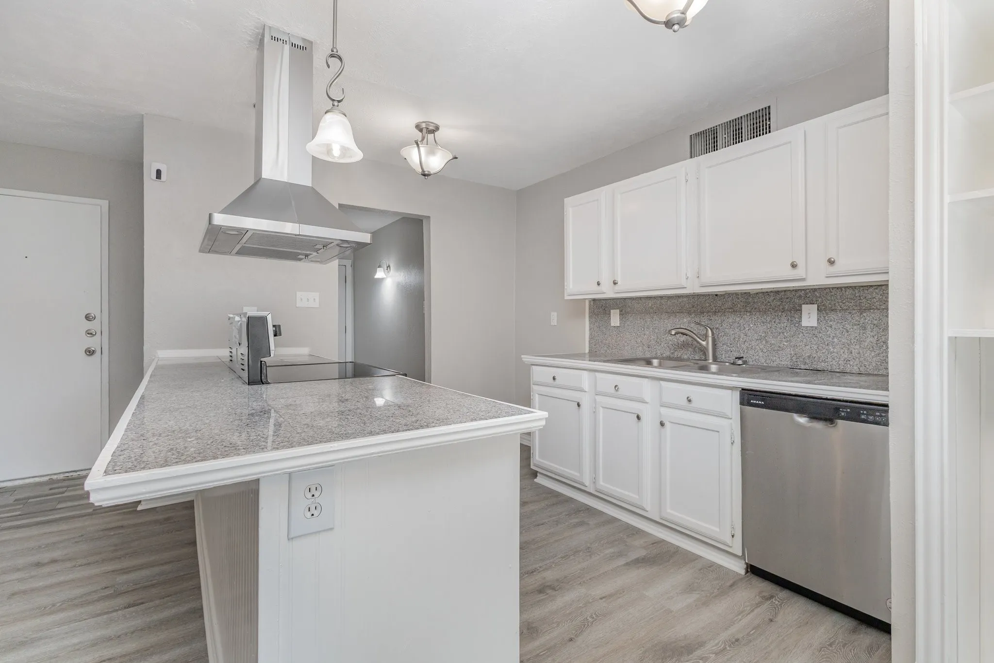 Single Family Residence For Sale in Denton County , 5513 Rearn Drive, The Colony, Texas 75056, 3 Bedroom, 2 Bathroom, 2 Garage spaces, 1,433 Sqft, built in 1978, Preowned, mls#21156722, Real Estate Agent in The Colony, Homes For Sale in Denton county, Homes For Sale in The Colony, Realtor in The Colony Texas, Real Estate Brokerage Independent Realty Texas, Luminita Cordes Realtor
