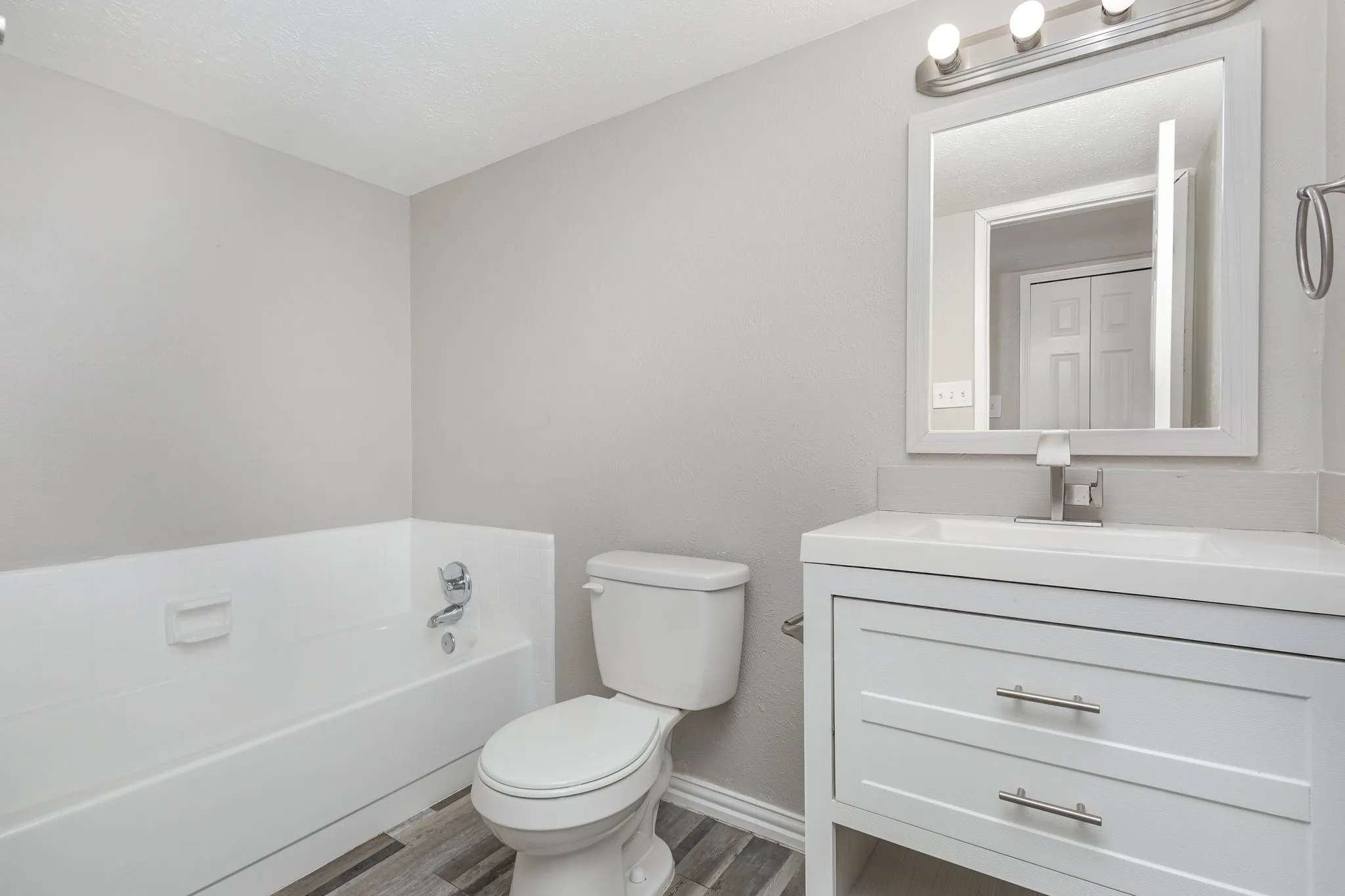 Single Family Residence For Sale in Denton County , 5513 Rearn Drive, The Colony, Texas 75056, 3 Bedroom, 2 Bathroom, 2 Garage spaces, 1,433 Sqft, built in 1978, Preowned, mls#21156722, Real Estate Agent in The Colony, Homes For Sale in Denton county, Homes For Sale in The Colony, Realtor in The Colony Texas, Real Estate Brokerage Independent Realty Texas, Luminita Cordes Realtor