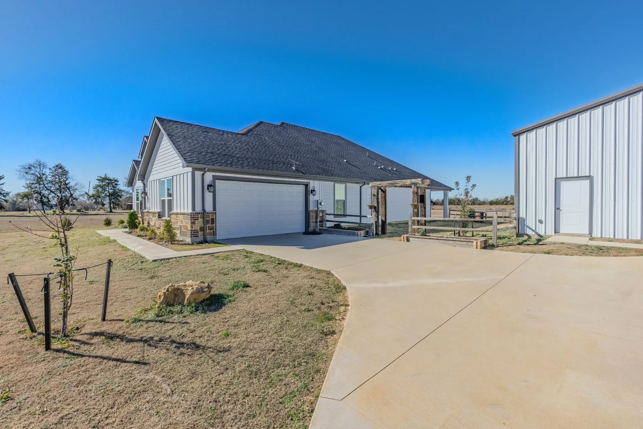 Single Family Residence For Sale in Hunt County , 4280 County Road 3220, Lone Oak, Texas 75453, 4 Bedroom, 3 Bathroom, 2 Garage spaces, 2,624 Sqft, built in 2022, mls#21156813, Real Estate Agent in Lone Oak, Homes For Sale in Hunt county, Homes For Sale in Lone Oak, Realtor in Lone Oak Texas, Real Estate Brokerage Independent Realty Texas, Luminita Cordes Realtor