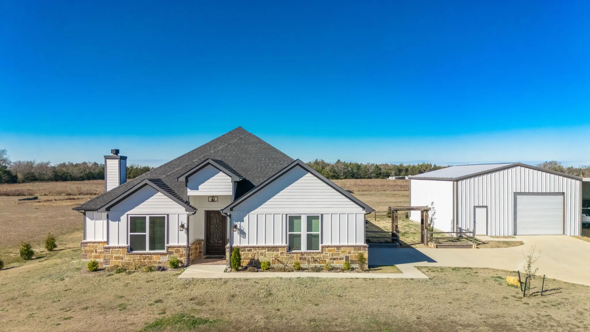 Single Family Residence For Sale in Hunt County , 4280 County Road 3220, Lone Oak, Texas 75453, 4 Bedroom, 3 Bathroom, 2 Garage spaces, 2,624 Sqft, built in 2022, mls#21156813, Real Estate Agent in Lone Oak, Homes For Sale in Hunt county, Homes For Sale in Lone Oak, Realtor in Lone Oak Texas, Real Estate Brokerage Independent Realty Texas, Luminita Cordes Realtor