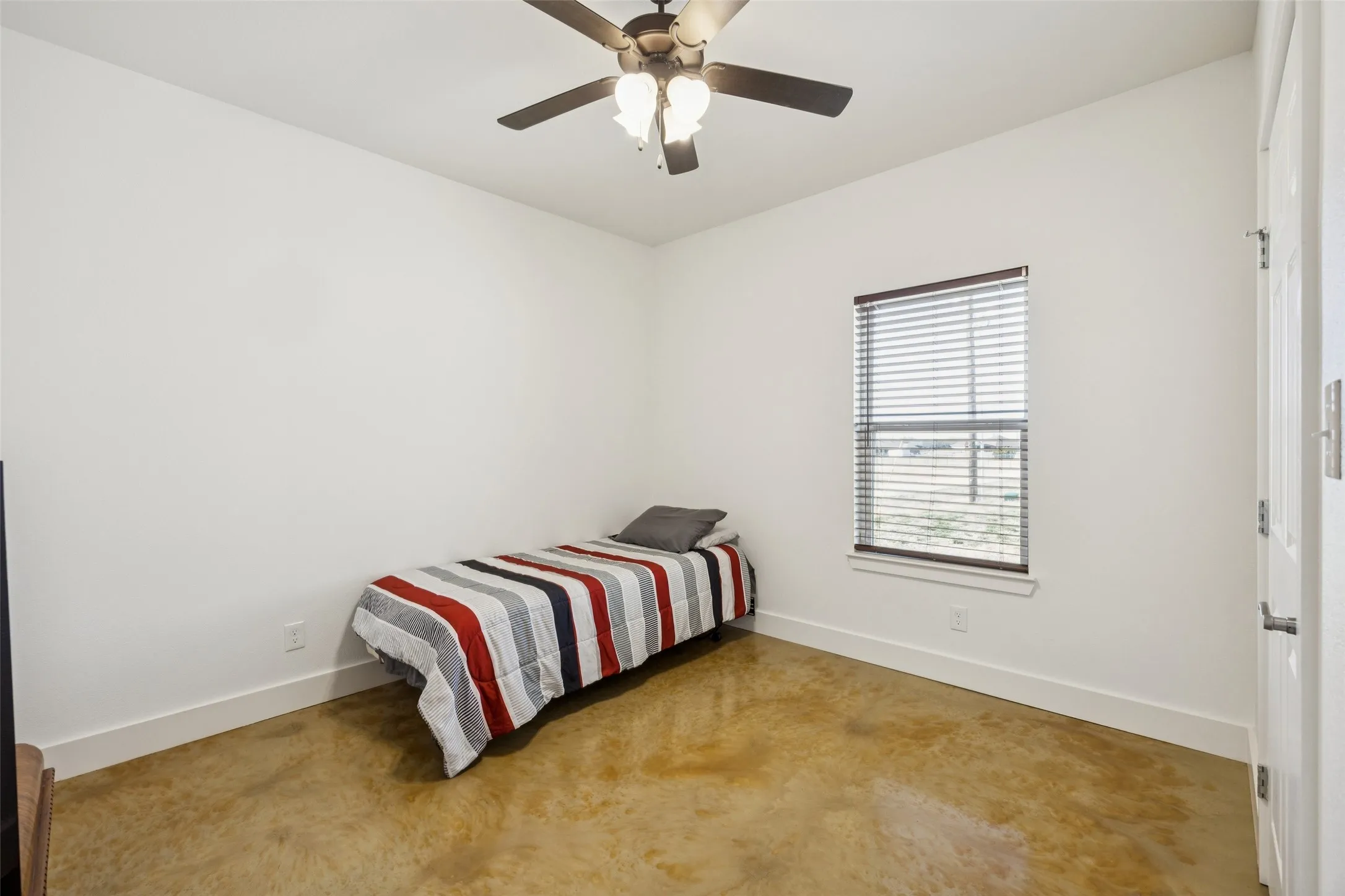 Single Family Residence For Sale in Parker County , 1084 Justin Drive, Weatherford, Texas 76082, 4 Bedroom, 3 Bathroom, 2 Garage spaces, 2,583 Sqft, built in 2022, Preowned, mls#21130621, Real Estate Agent in Weatherford, Homes For Sale in Parker county, Homes For Sale in Weatherford, Realtor in Weatherford Texas, Real Estate Brokerage Independent Realty Texas, Luminita Cordes Realtor