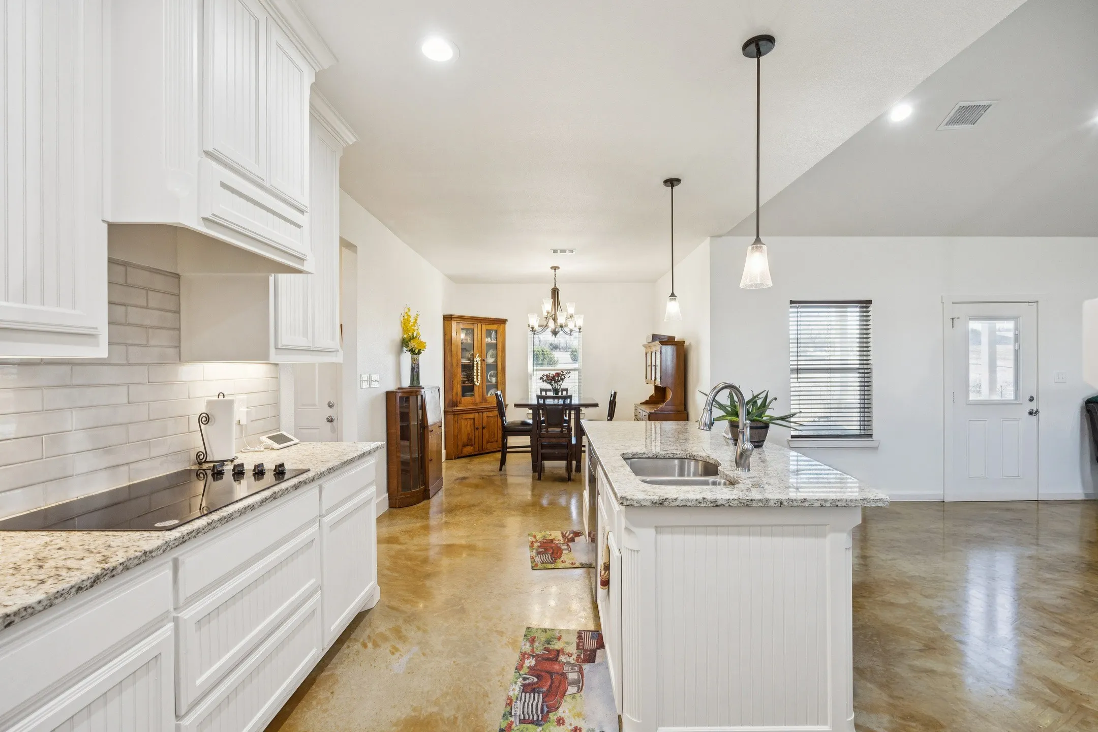 Single Family Residence For Sale in Parker County , 1084 Justin Drive, Weatherford, Texas 76082, 4 Bedroom, 3 Bathroom, 2 Garage spaces, 2,583 Sqft, built in 2022, Preowned, mls#21130621, Real Estate Agent in Weatherford, Homes For Sale in Parker county, Homes For Sale in Weatherford, Realtor in Weatherford Texas, Real Estate Brokerage Independent Realty Texas, Luminita Cordes Realtor