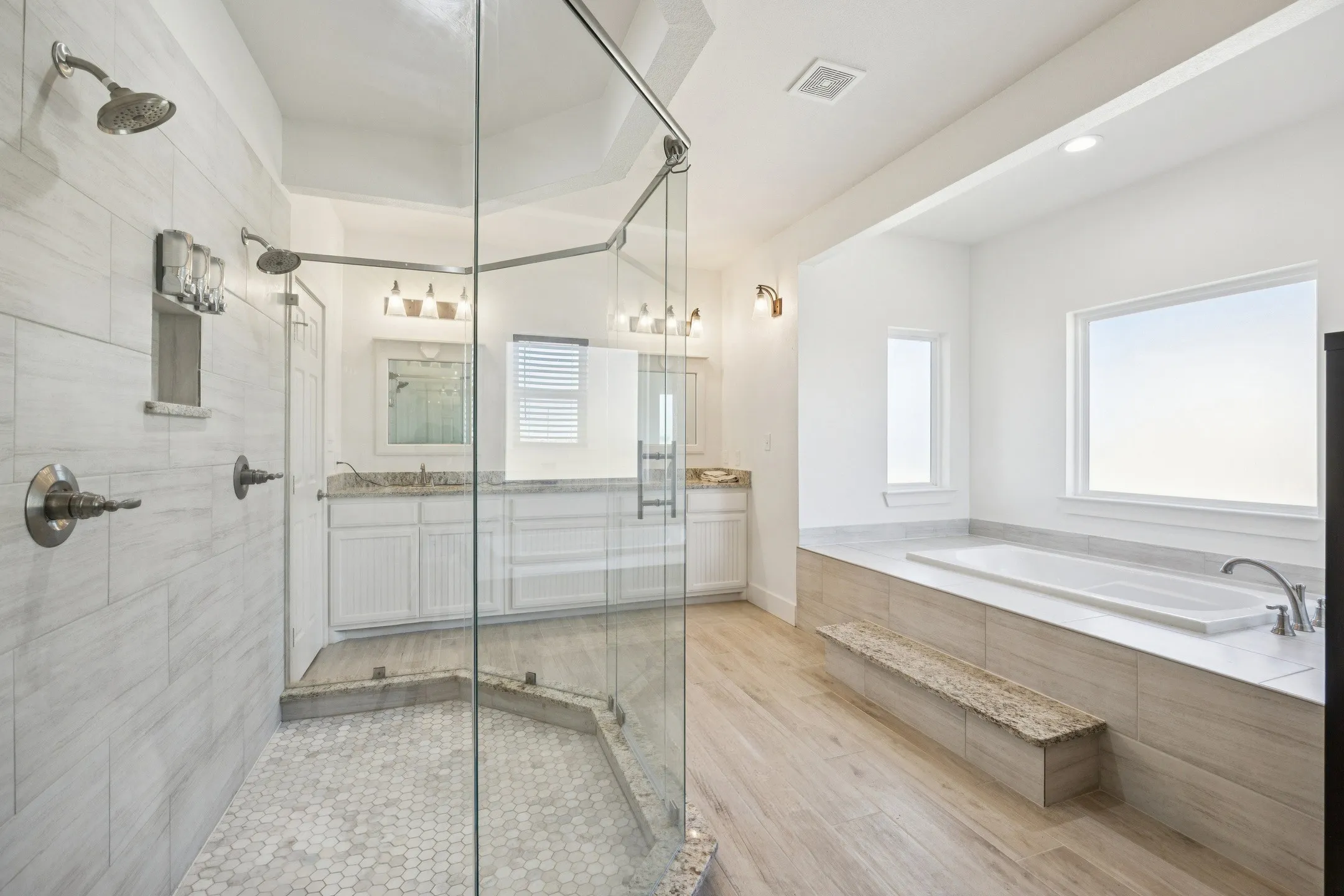 Single Family Residence For Sale in Parker County , 1084 Justin Drive, Weatherford, Texas 76082, 4 Bedroom, 3 Bathroom, 2 Garage spaces, 2,583 Sqft, built in 2022, Preowned, mls#21130621, Real Estate Agent in Weatherford, Homes For Sale in Parker county, Homes For Sale in Weatherford, Realtor in Weatherford Texas, Real Estate Brokerage Independent Realty Texas, Luminita Cordes Realtor