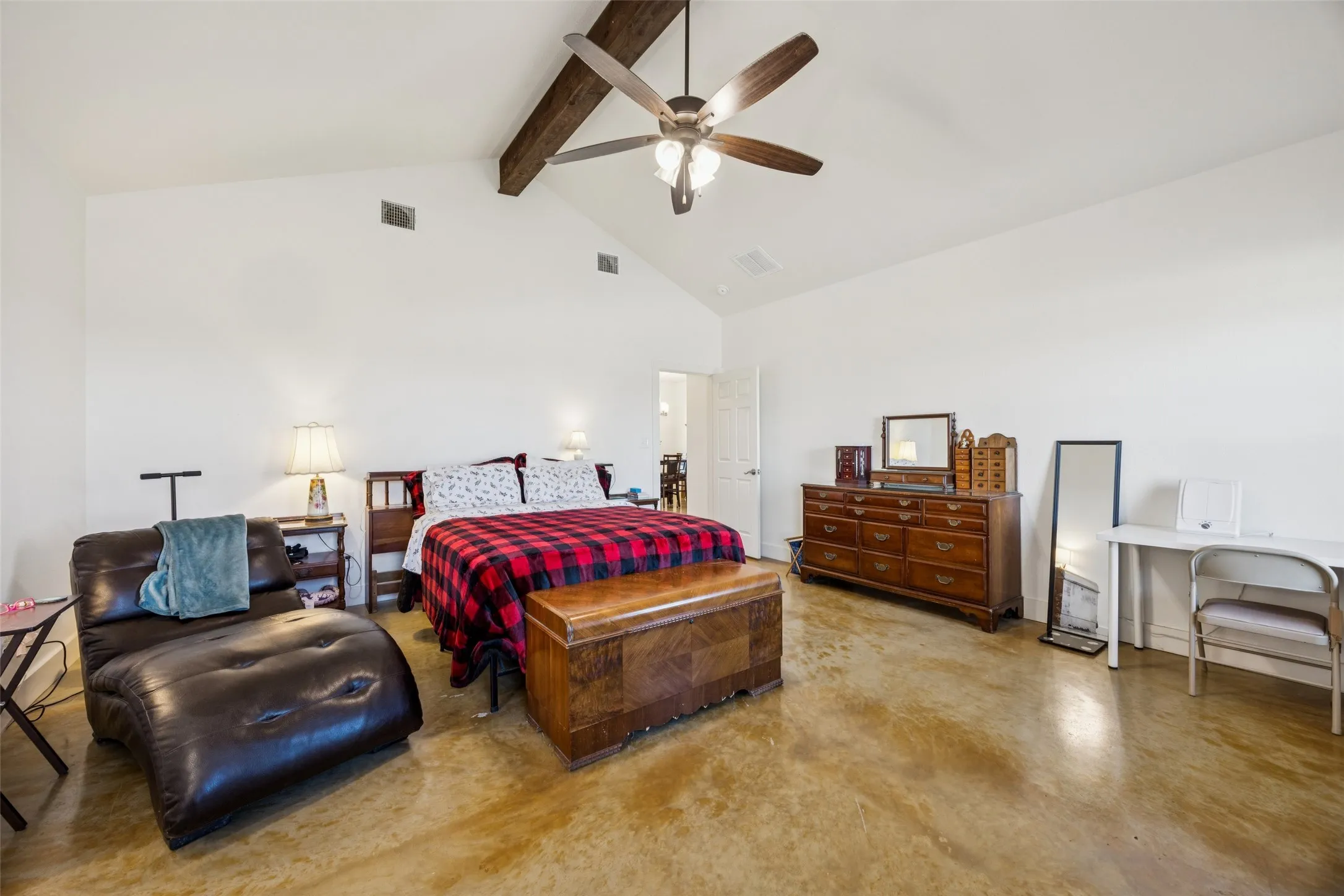 Single Family Residence For Sale in Parker County , 1084 Justin Drive, Weatherford, Texas 76082, 4 Bedroom, 3 Bathroom, 2 Garage spaces, 2,583 Sqft, built in 2022, Preowned, mls#21130621, Real Estate Agent in Weatherford, Homes For Sale in Parker county, Homes For Sale in Weatherford, Realtor in Weatherford Texas, Real Estate Brokerage Independent Realty Texas, Luminita Cordes Realtor
